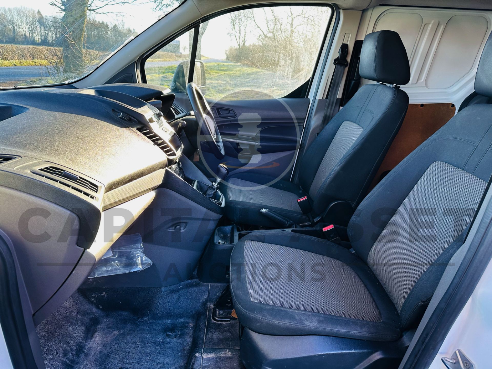 FORD TRANSIT CONNECT 1.5TDCI - 5 SEATER CREW VAN - 2019 MODEL - 1 OWNER FROM NEW - ULEZ COMPLIANT! - Image 18 of 32