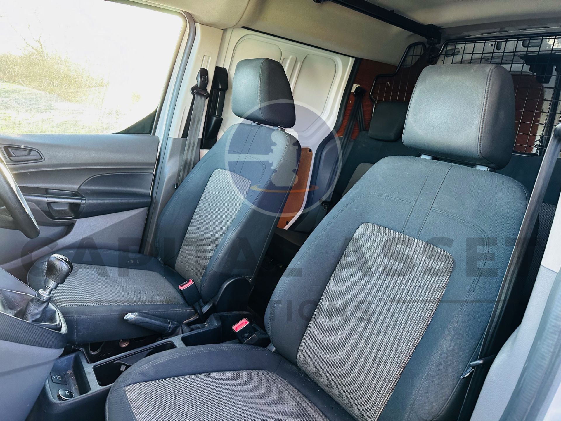 FORD TRANSIT CONNECT 1.5TDCI - 5 SEATER CREW VAN - 2019 MODEL - 1 OWNER FROM NEW - ULEZ COMPLIANT! - Image 19 of 32