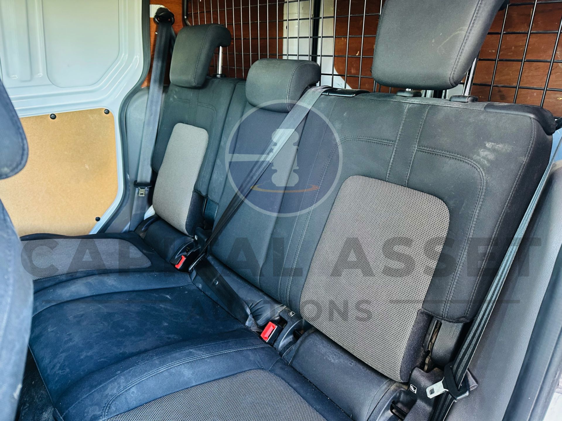 FORD TRANSIT CONNECT 1.5TDCI - 5 SEATER CREW VAN - 2019 MODEL - 1 OWNER FROM NEW - ULEZ COMPLIANT! - Image 16 of 32