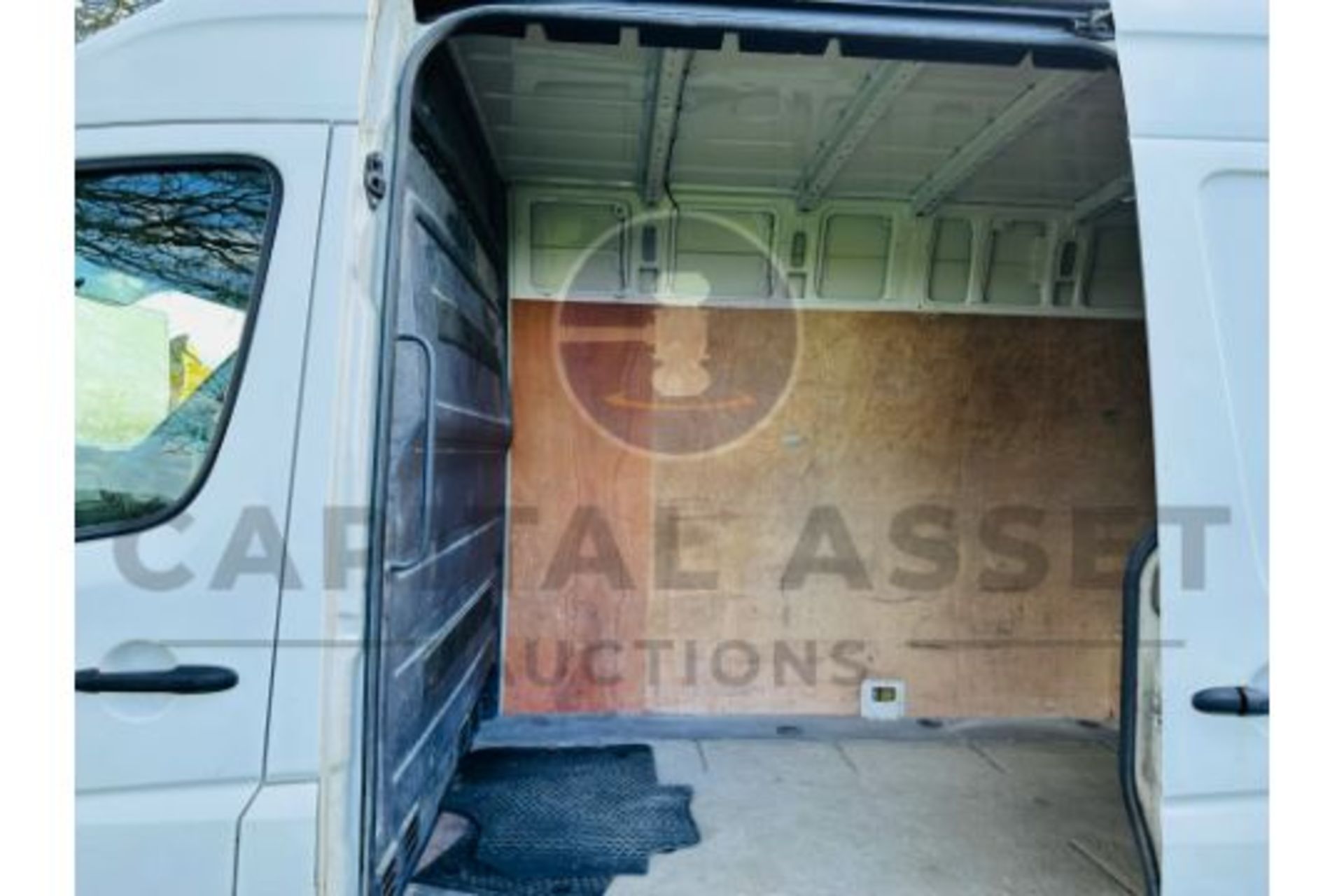 (ON SALE) VOLKSWAGEN CRAFTER 2.0TDI (140) LONG WHEEL BASE - 2017 REG - EURO 6 - AIR CON - LOOK!! - Image 11 of 31