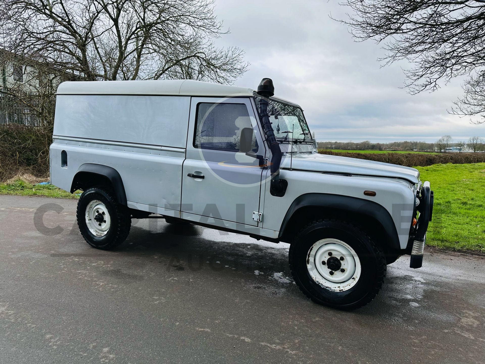 (On Sale) LAND ROVER DEFENDER 110 *HARD TOP VAN* - 06 REG - SNORKEL - MEDIA PLAYER!!!