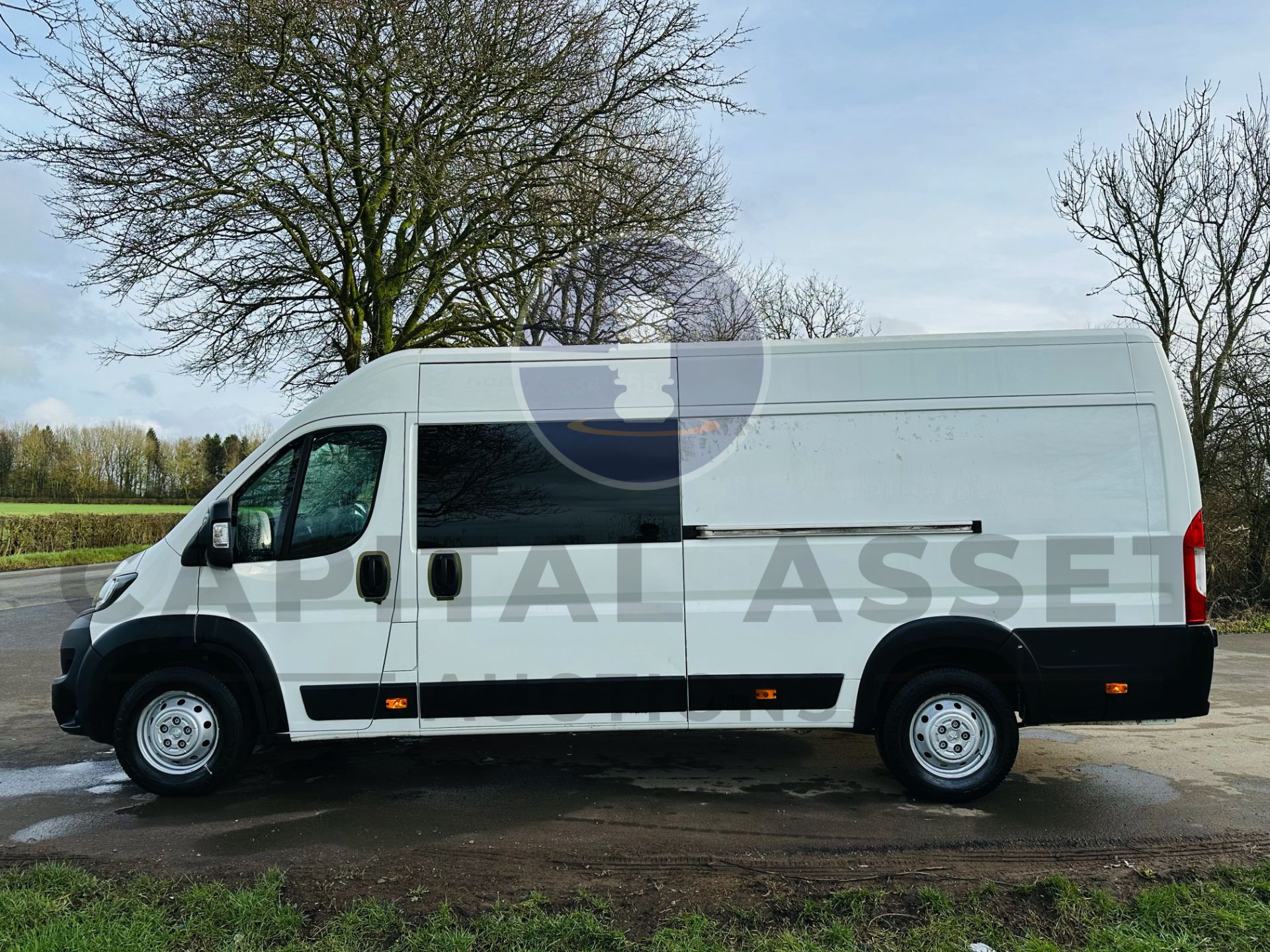 PEUGEOT BOXER *PROFESSIONAL* L4 XLWB 6 SEATER CREW VAN (2020 - EURO 6) 2.2 BLUE HDI - 6 SPEED *A/C* - Image 6 of 29