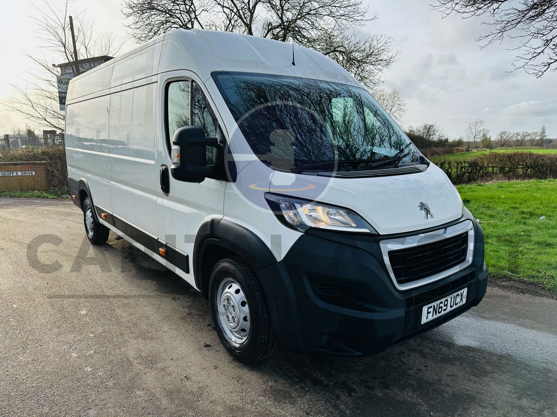 PEUGEOT BOXER *PROFESSIONAL* L4 XLWB 6 SEATER CREW VAN (2020 - EURO 6) 2.2 BLUE HDI - 6 SPEED *A/C* - Image 2 of 29