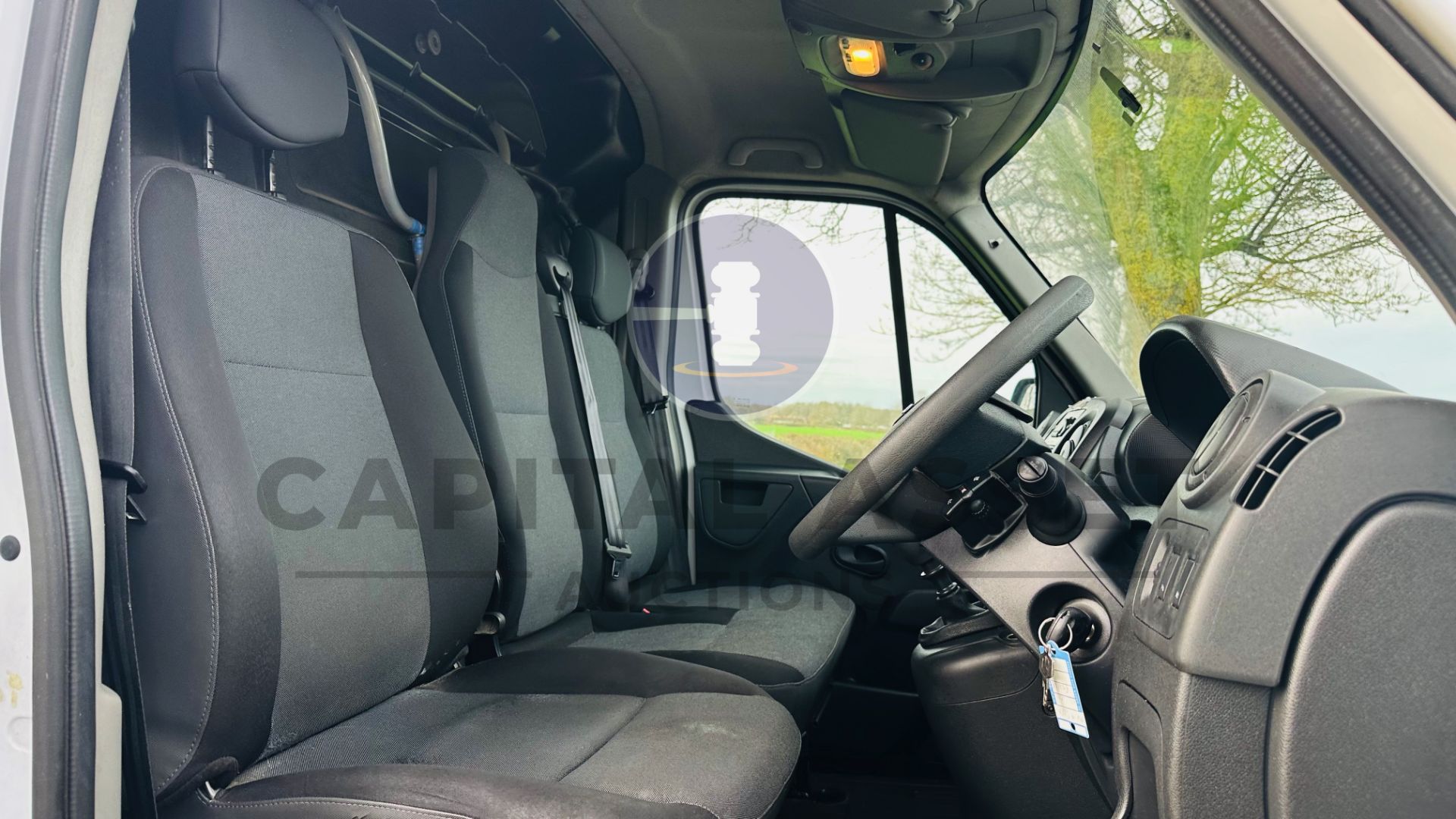 NISSAN NV400 SE *LWB - REFRIGERATED VAN* (2019 - EURO 6) 2.3 DCI - 6 SPEED *AIR CON* (1 OWNER) - Image 26 of 37