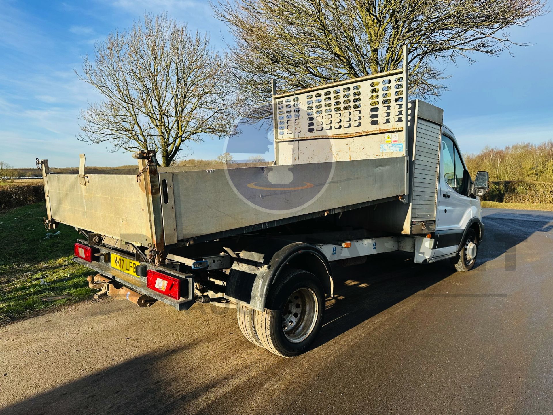 (ON SALE) FORD TRANSIT 2.2 TDCI (350) ECOBLUE *TWIN REAR WHEELER / TIPPER TRUCK* - 17 REG - EURO 6 - Image 9 of 24