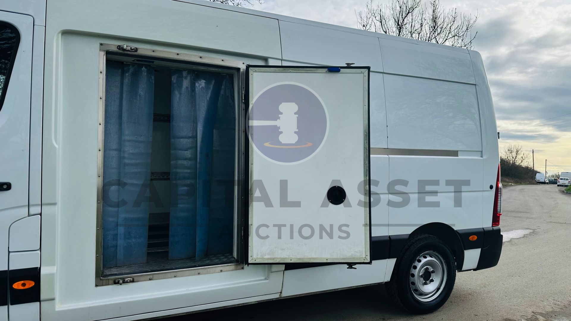 NISSAN NV400 SE *LWB - REFRIGERATED VAN* (2019 - EURO 6) 2.3 DCI - 6 SPEED *AIR CON* (1 OWNER) - Image 22 of 37