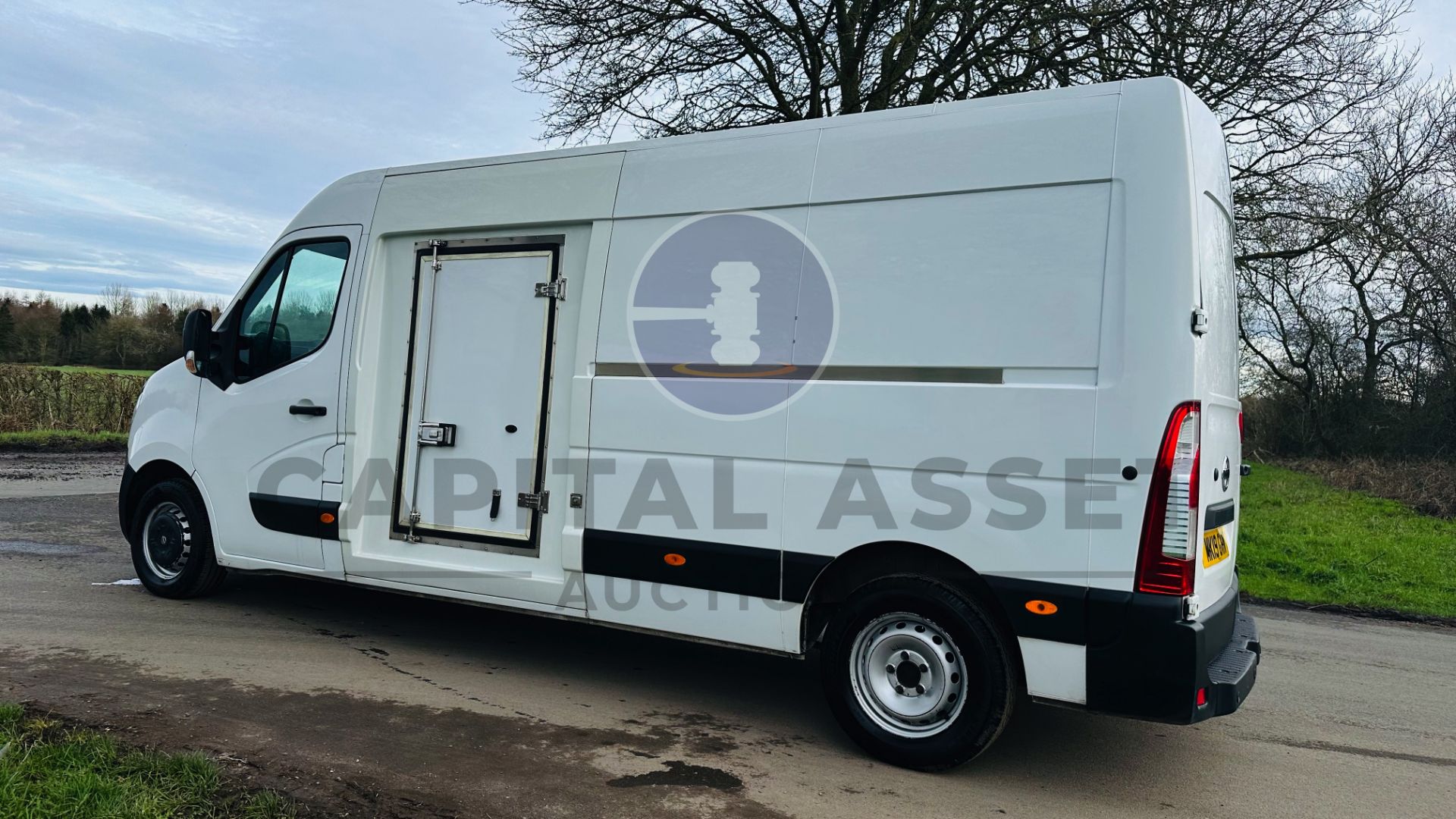 NISSAN NV400 SE *LWB - REFRIGERATED VAN* (2019 - EURO 6) 2.3 DCI - 6 SPEED *AIR CON* (1 OWNER) - Image 9 of 37