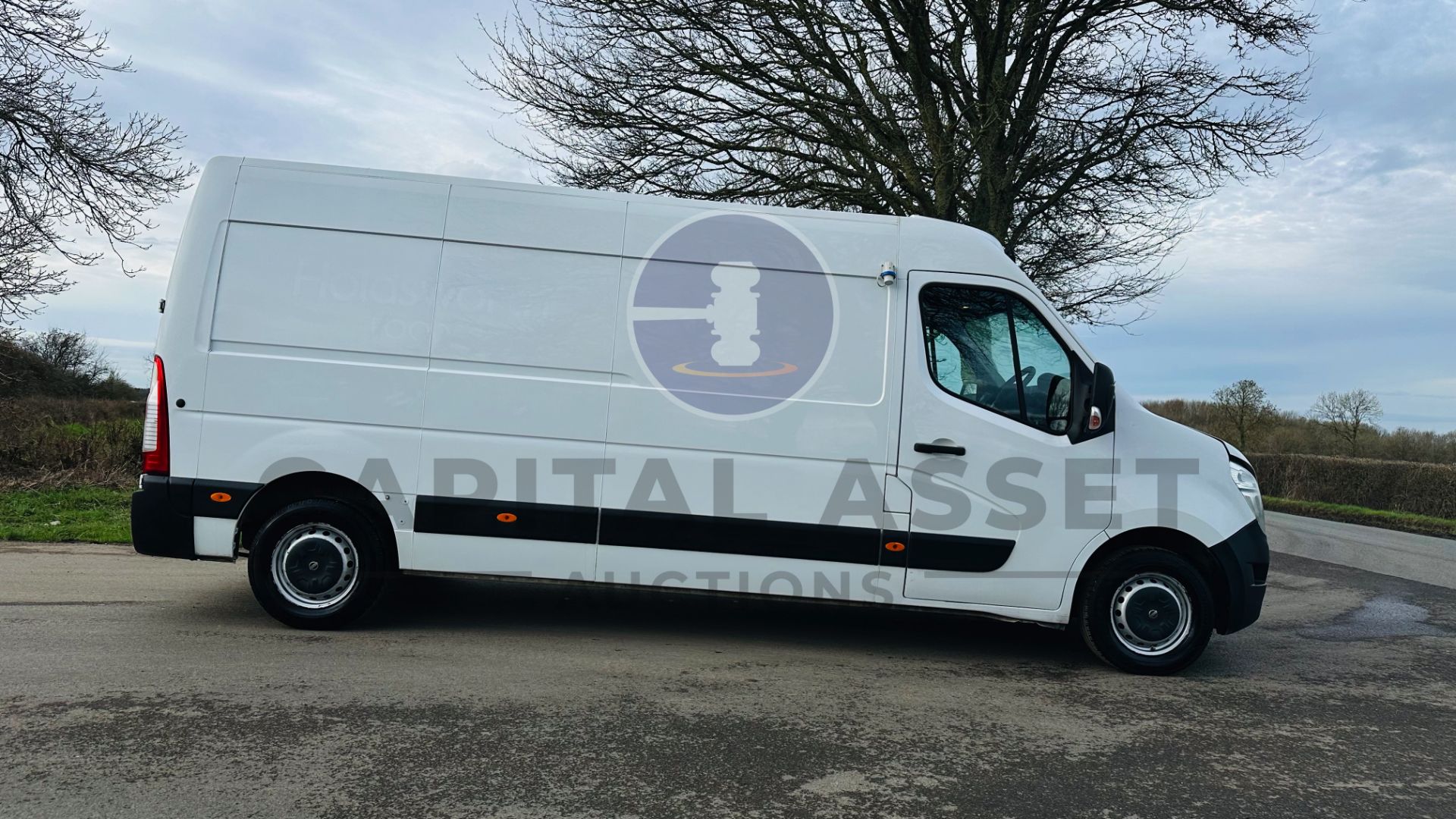 NISSAN NV400 SE *LWB - REFRIGERATED VAN* (2019 - EURO 6) 2.3 DCI - 6 SPEED *AIR CON* (1 OWNER) - Image 14 of 37