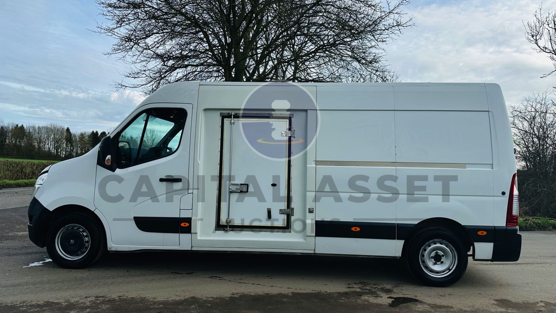 NISSAN NV400 SE *LWB - REFRIGERATED VAN* (2019 - EURO 6) 2.3 DCI - 6 SPEED *AIR CON* (1 OWNER) - Image 8 of 37