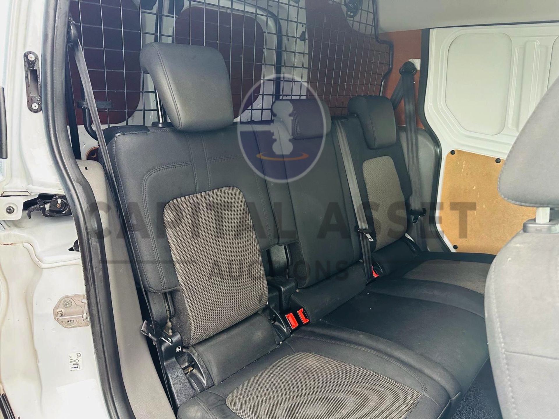 (ON SALE )FORD TRANSIT CONNECT 1.5TDCI (100) 5 SEATER DUALINER / CREW VAN (2019 MODEL) 1 OWNER - Image 27 of 29