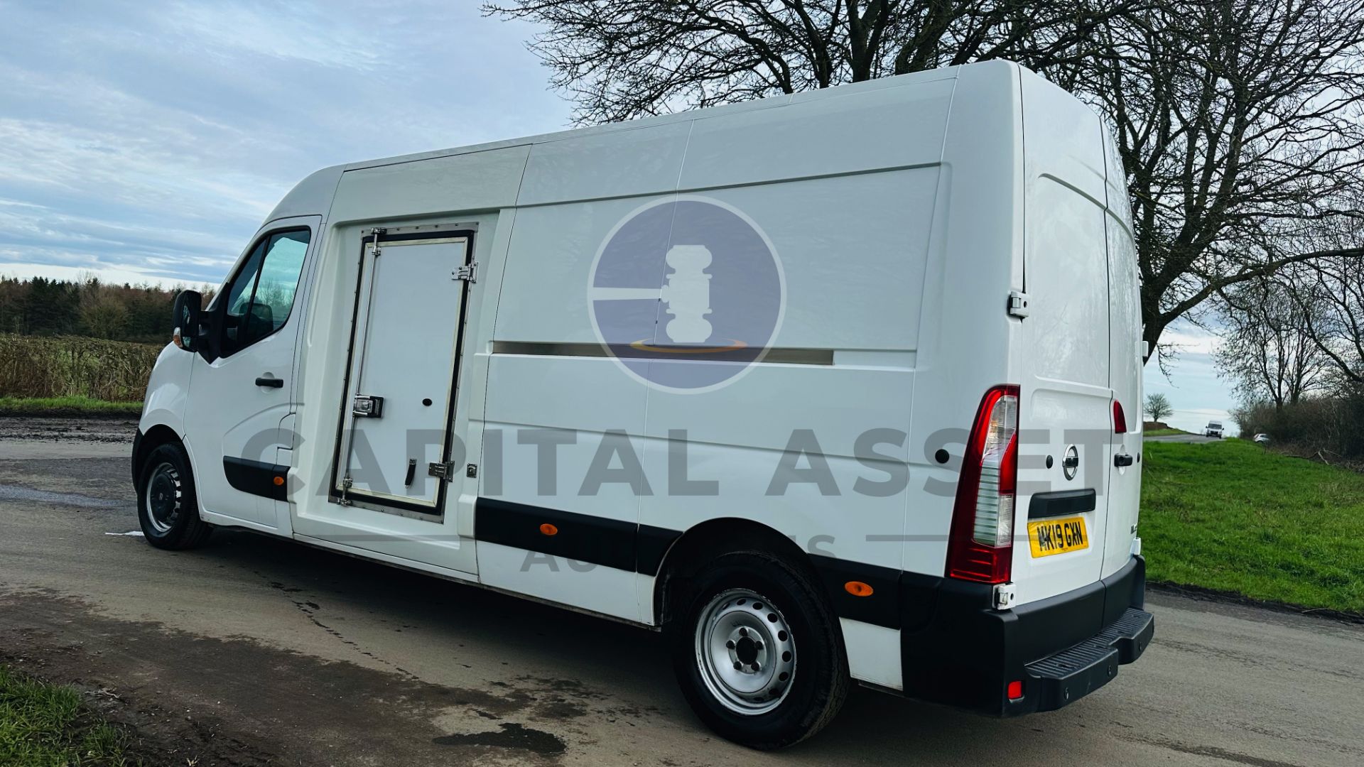 NISSAN NV400 SE *LWB - REFRIGERATED VAN* (2019 - EURO 6) 2.3 DCI - 6 SPEED *AIR CON* (1 OWNER) - Image 10 of 37