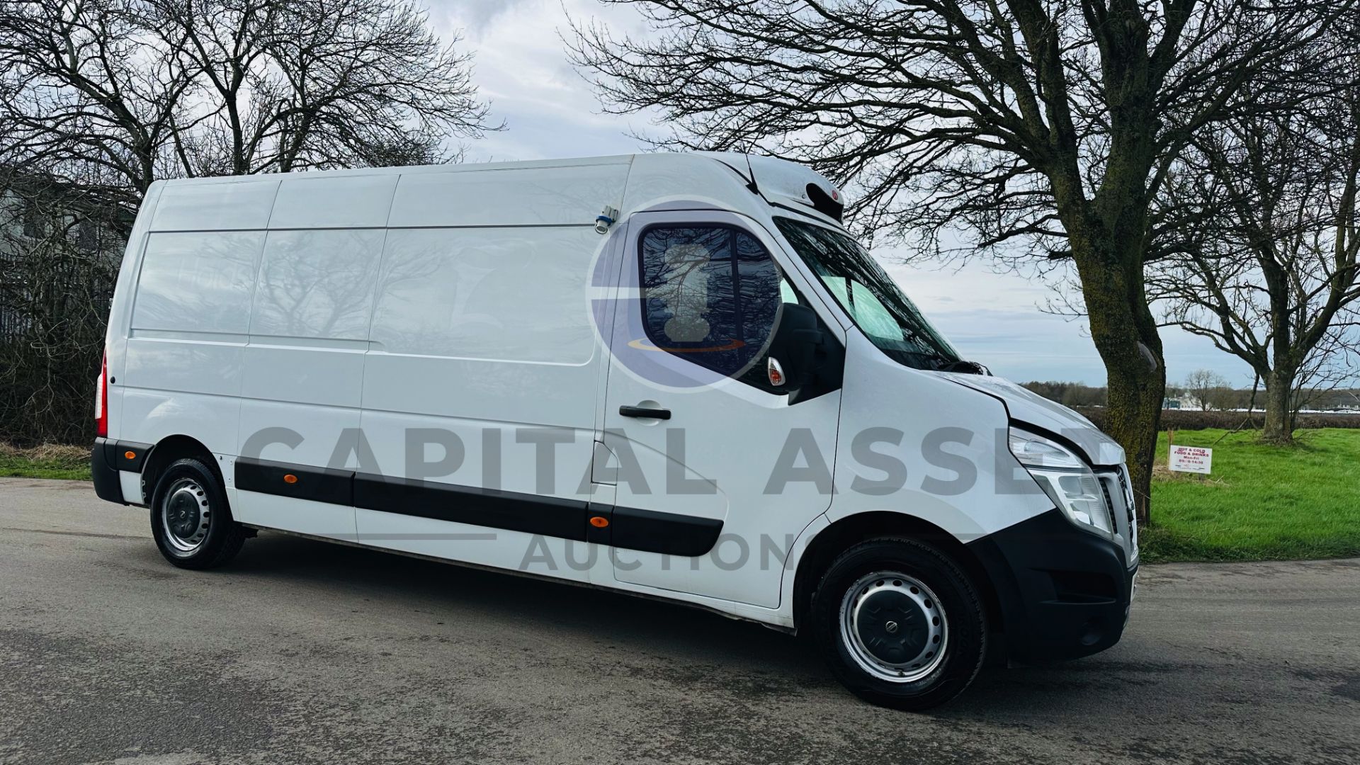 NISSAN NV400 SE *LWB - REFRIGERATED VAN* (2019 - EURO 6) 2.3 DCI - 6 SPEED *AIR CON* (1 OWNER) - Image 2 of 37