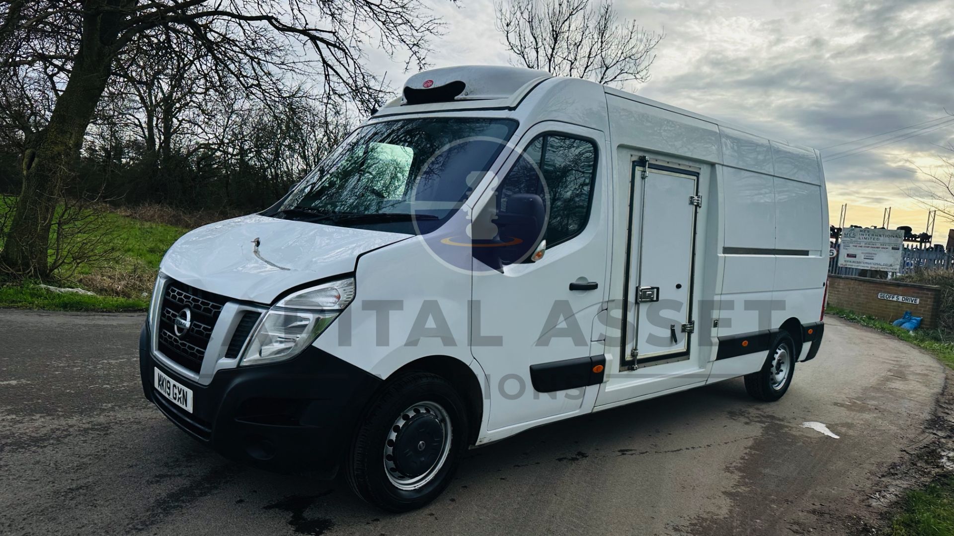 NISSAN NV400 SE *LWB - REFRIGERATED VAN* (2019 - EURO 6) 2.3 DCI - 6 SPEED *AIR CON* (1 OWNER) - Image 6 of 37