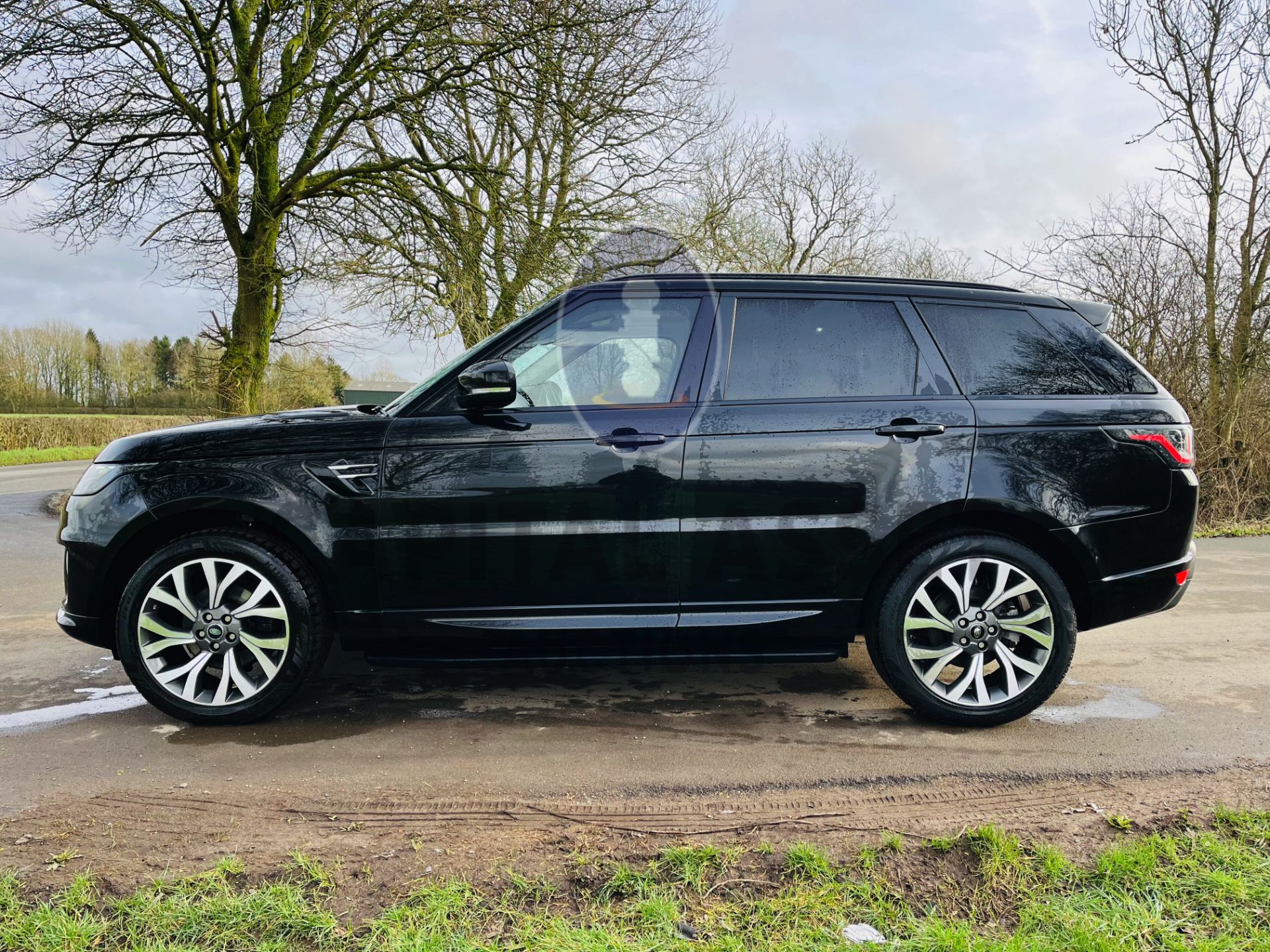 RANGE ROVER "HSE BLACK EDITION" DIESEL - "AUTO" (18 REG-NEW MODEL) ONLY 66K MILES FLRSH - NO VAT!! - Image 8 of 49