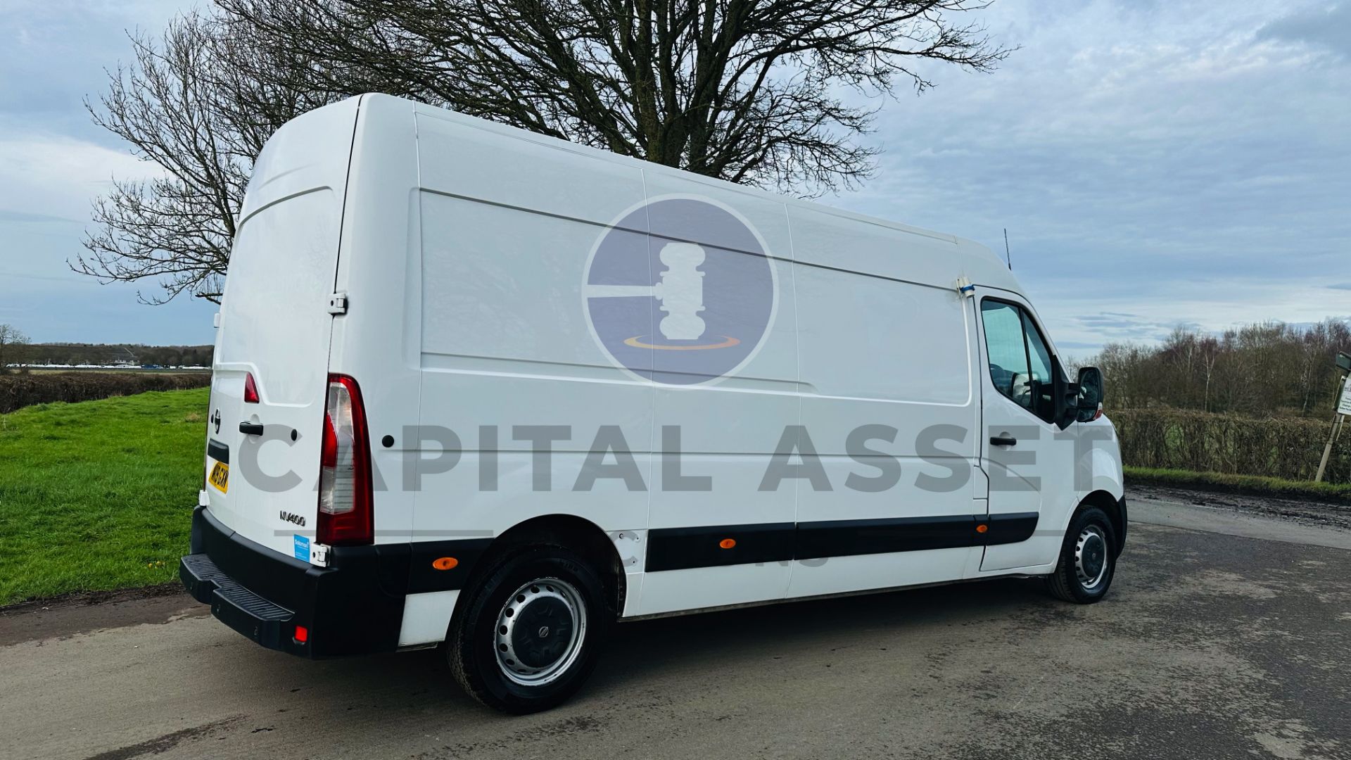 NISSAN NV400 SE *LWB - REFRIGERATED VAN* (2019 - EURO 6) 2.3 DCI - 6 SPEED *AIR CON* (1 OWNER) - Image 13 of 37