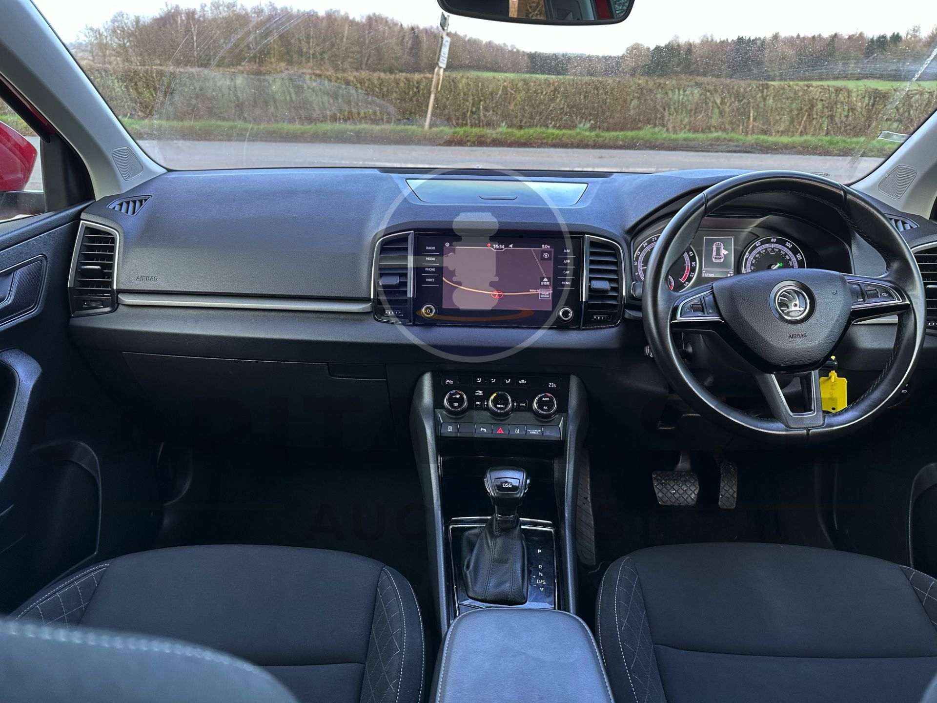 (ON SALE) SKODA KAROQ 1.6TDI "SE" TECHNOLOGY "DSG AUTO" 19 REG - 1 OWNER - SAT NAV - AIR CON - LOOK! - Image 27 of 45