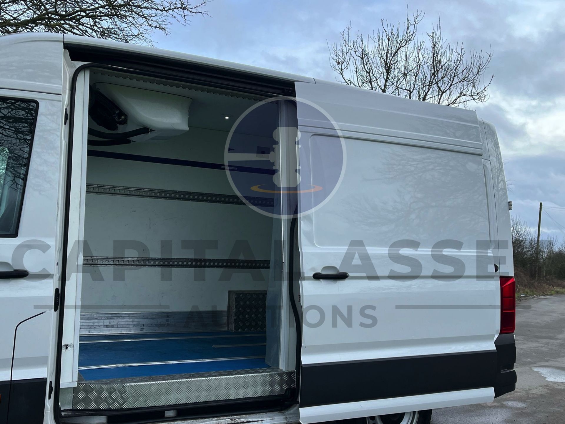 VOLKSWAGEN CRAFTER CR35 2.0TDI "TRENDLINE" BMT MWB (2021) FRIDGE/FREEZER -1 OWNER -OVERNIGHT STANDBY - Image 16 of 32