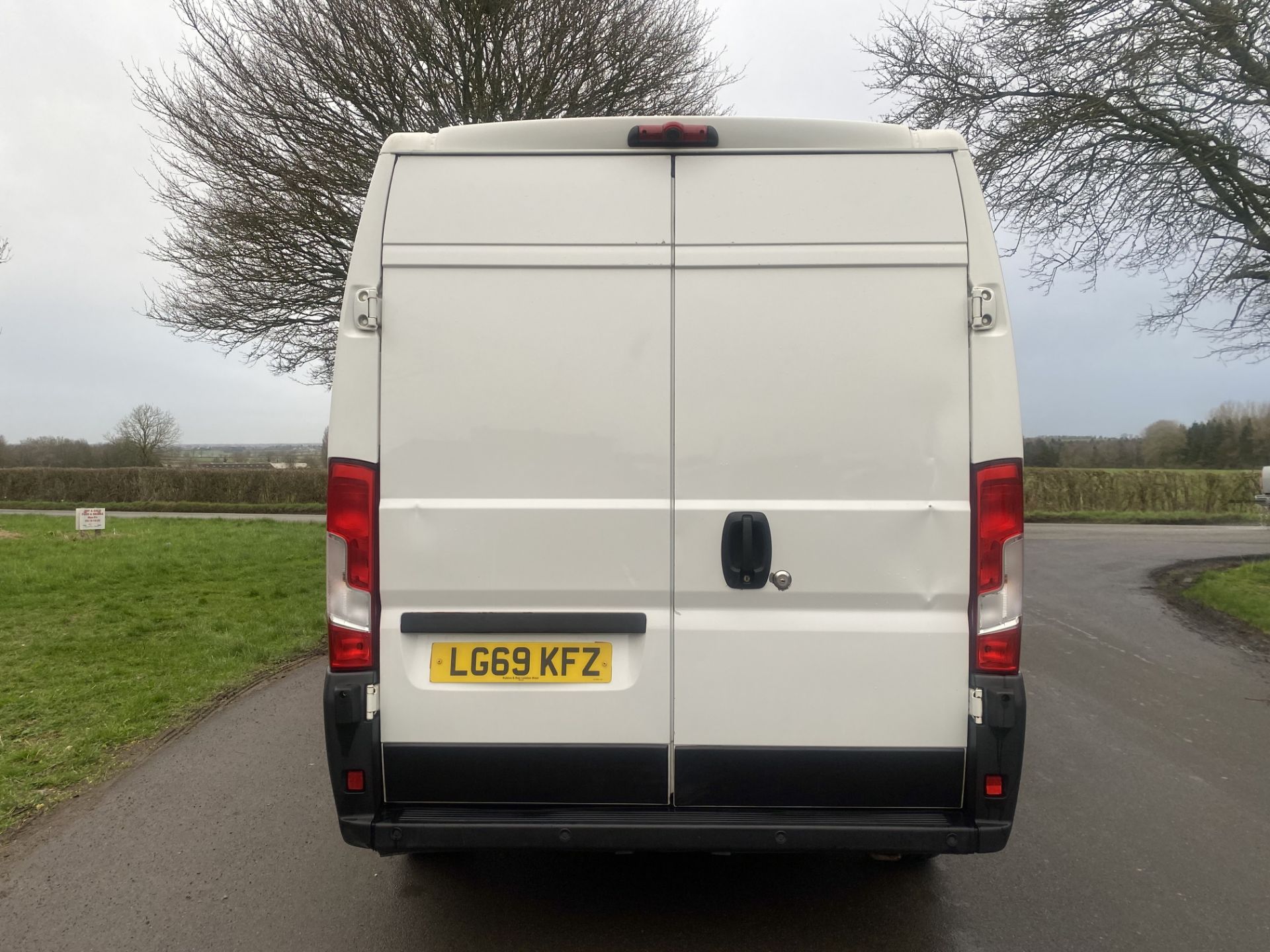 CITROEN RELAY 2.2 BLUE HDI (140) LONG WHEEL BASE HIGH ROOF - 2020 MODEL - ONLY 88K MILES - SAT NAV - Image 7 of 26