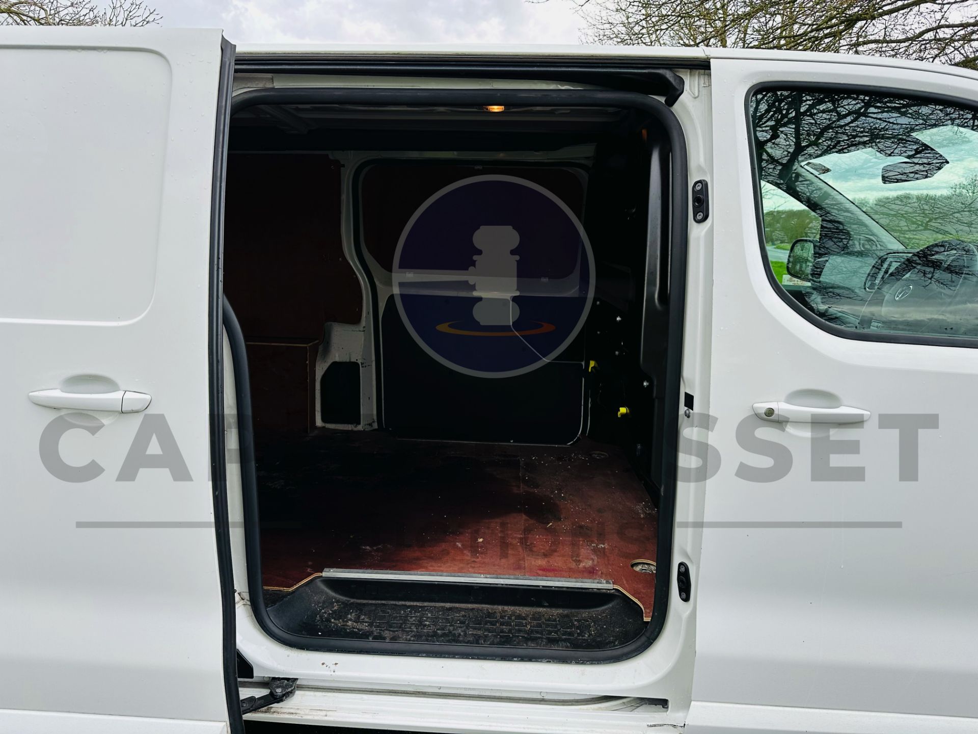 (ON SALE) VAUXHALL VIVARO 2.0 DCTI (SPORTIVE S/S - BLUE EURO 6 EDITION) 2020 MODEL - AC - NEW SHAPE - Image 11 of 32