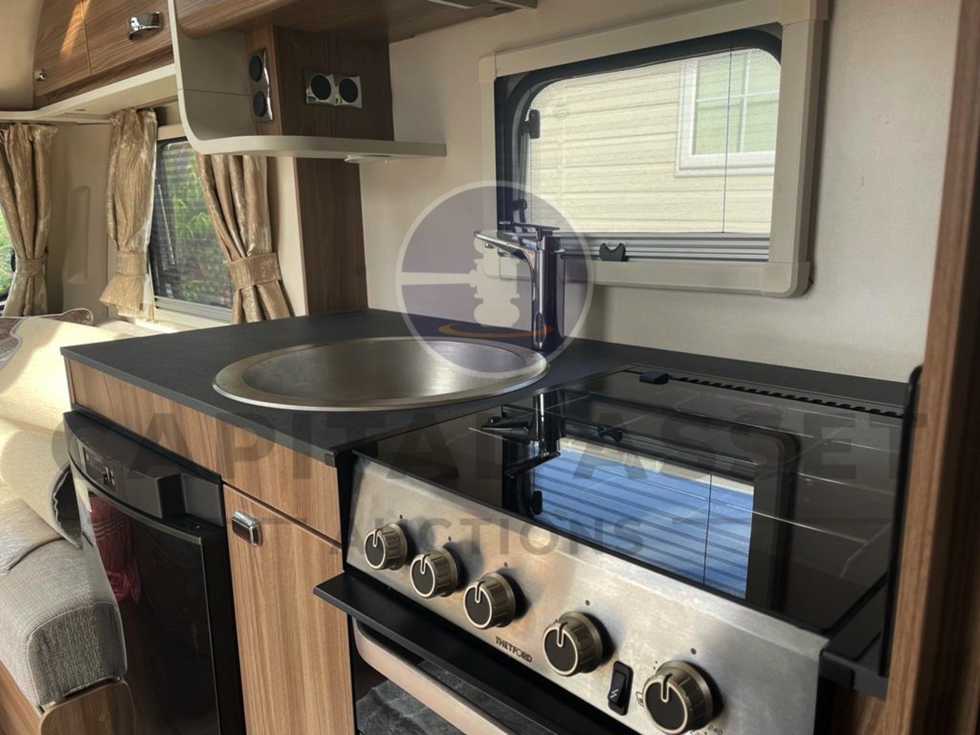 SWIFT AVENTURA M4SB (2021) 4 BERTH TOURING CARAVAN - 1 OWNER - UK SUPPLIED GREAT SPEC - Image 20 of 37