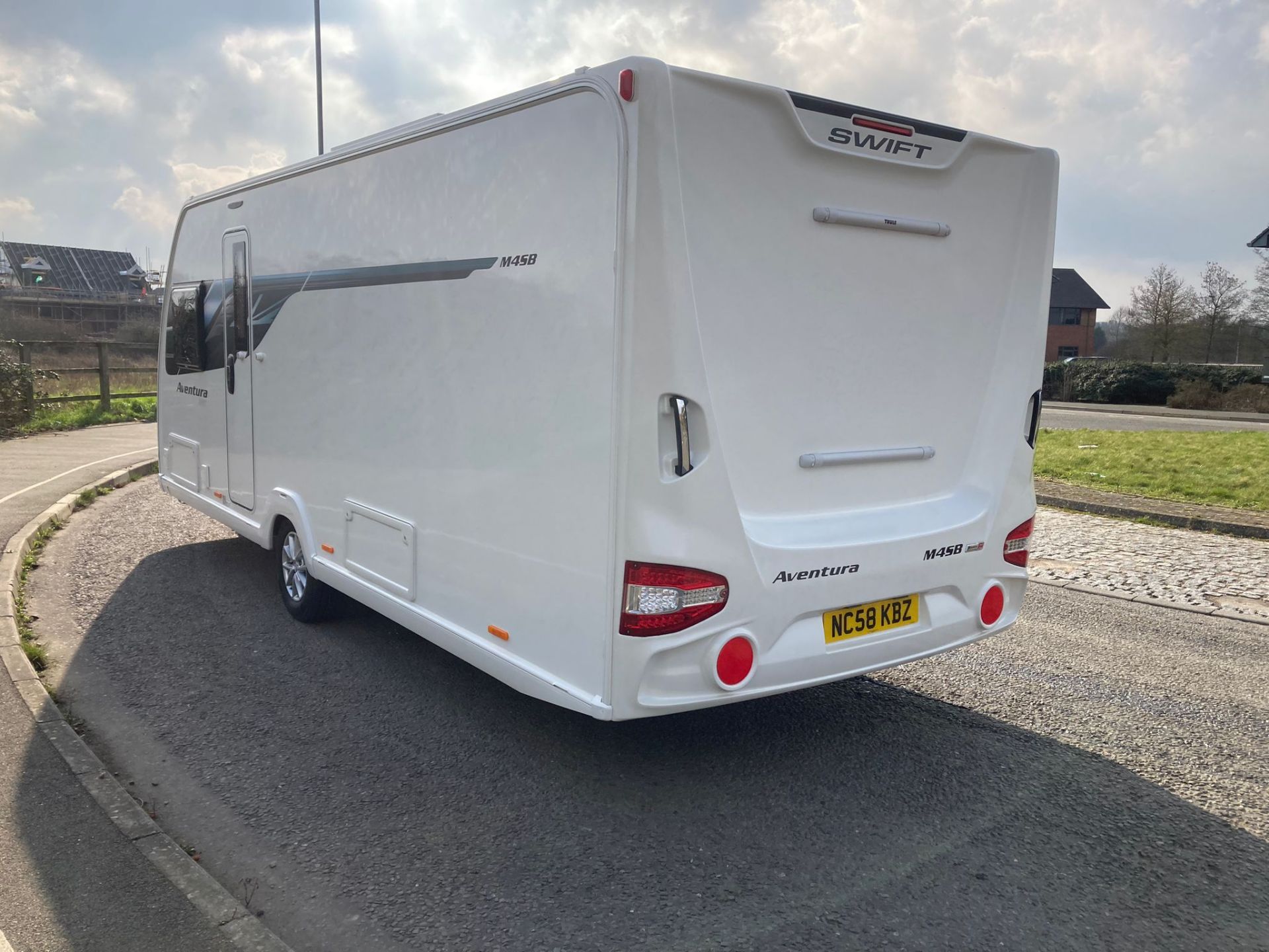 SWIFT AVENTURA M4SB (2021) 4 BERTH TOURING CARAVAN - 1 OWNER - UK SUPPLIED GREAT SPEC - Bild 5 aus 37