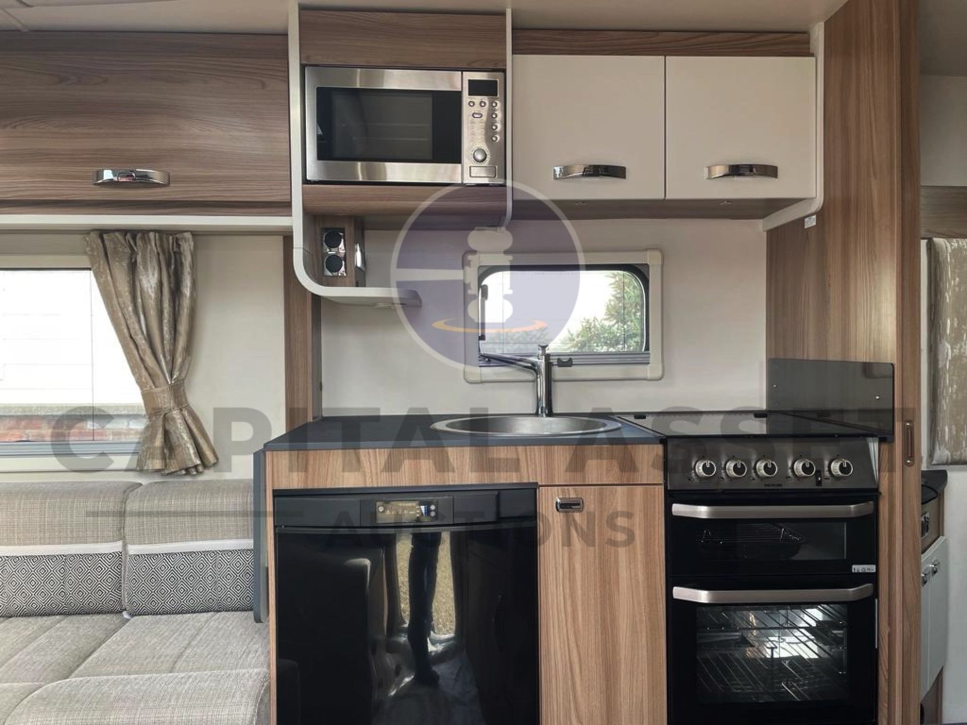 SWIFT AVENTURA M4SB (2021) 4 BERTH TOURING CARAVAN - 1 OWNER - UK SUPPLIED GREAT SPEC - Bild 19 aus 37