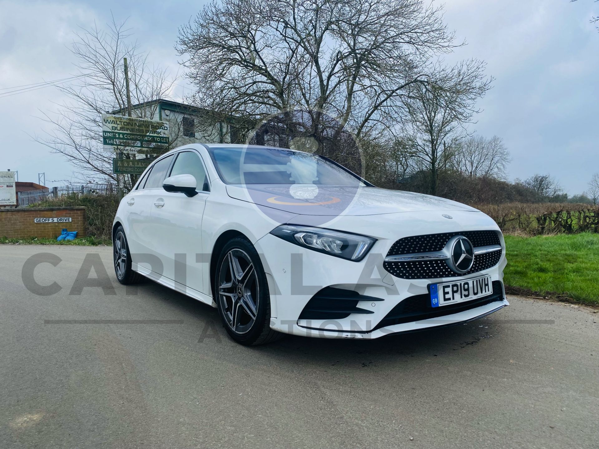 MERCEDES A200 "AMG-LINE EXECUTIVE" 7G AUTO (19 REG) ONLY 40000 MILES - SAT NAV - LOW MILES - LOOK!!! - Bild 2 aus 32