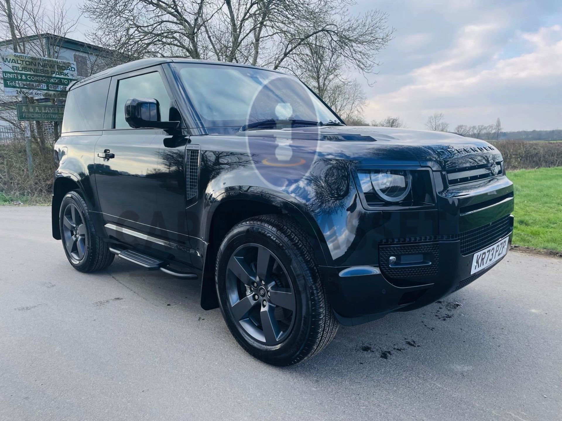 LAND ROVER DEFENDER 90 3.0D D250 "X-DYNAMIC HSE" MEGA SPEC - 1 OWNER - ONLY 3K MILES - A MUST SEE - Image 5 of 38