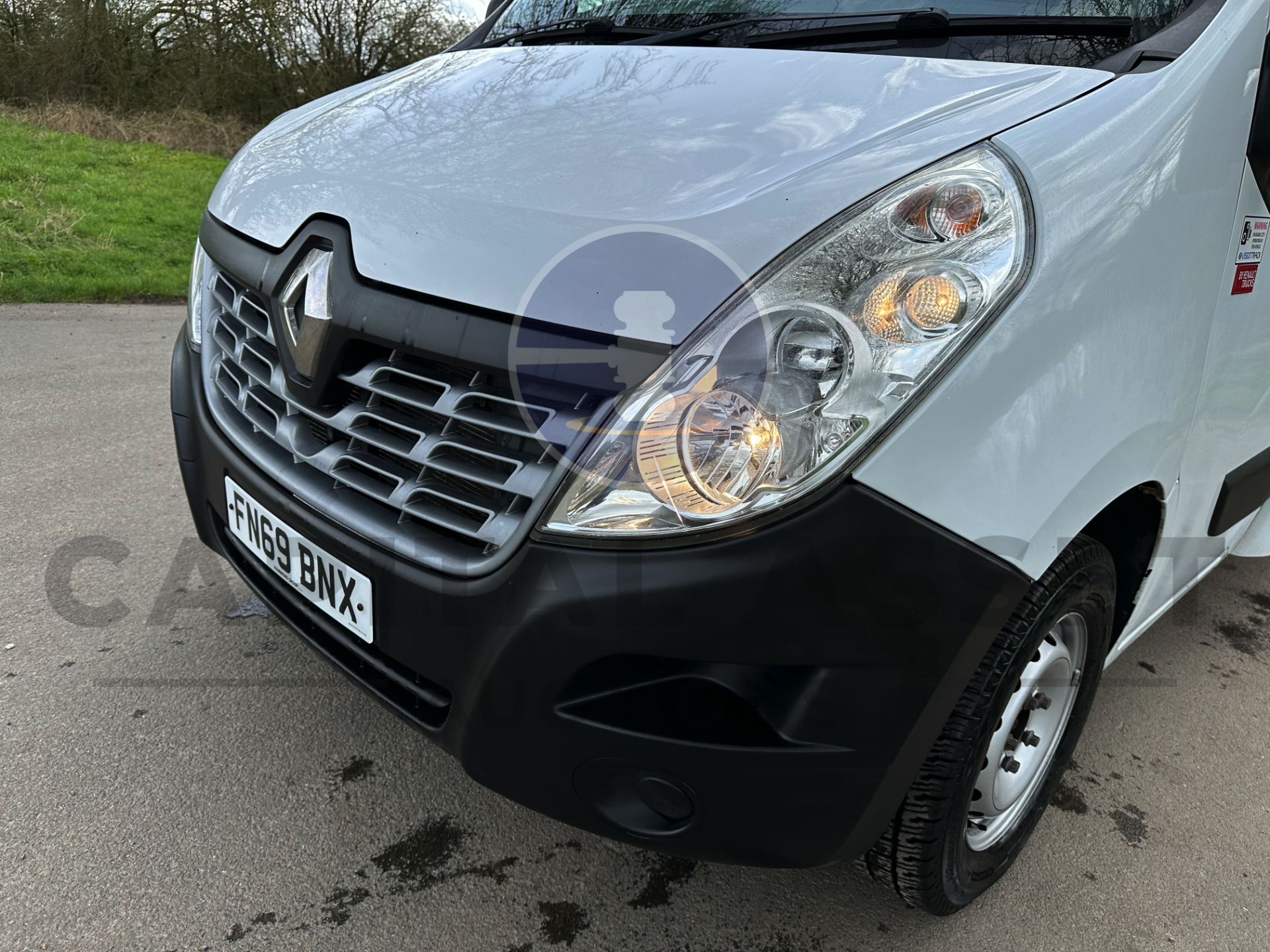 RENAULT MASTER LL35 *LWB LUTON / BOX VAN* (2020 - EURO 6) 2.3 DCI - 6 SPEED (1 OWNER - FULL HISTORY) - Image 16 of 40