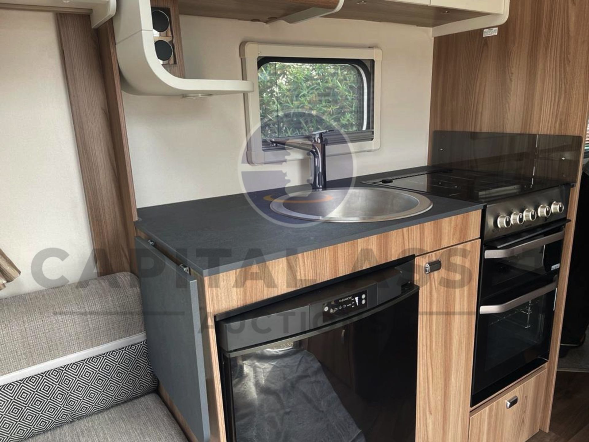 SWIFT AVENTURA M4SB (2021) 4 BERTH TOURING CARAVAN - 1 OWNER - UK SUPPLIED GREAT SPEC - Image 28 of 37