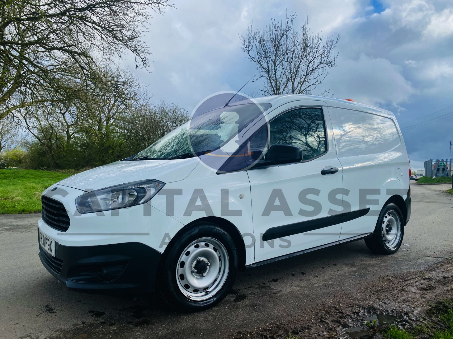 FORD TRANSIT COURIER 1.5TDCI - EURO 6 - 1 *OWNER FROM NEW* - 18 REG - LOW MILES - LOOK!!! - Image 5 of 18