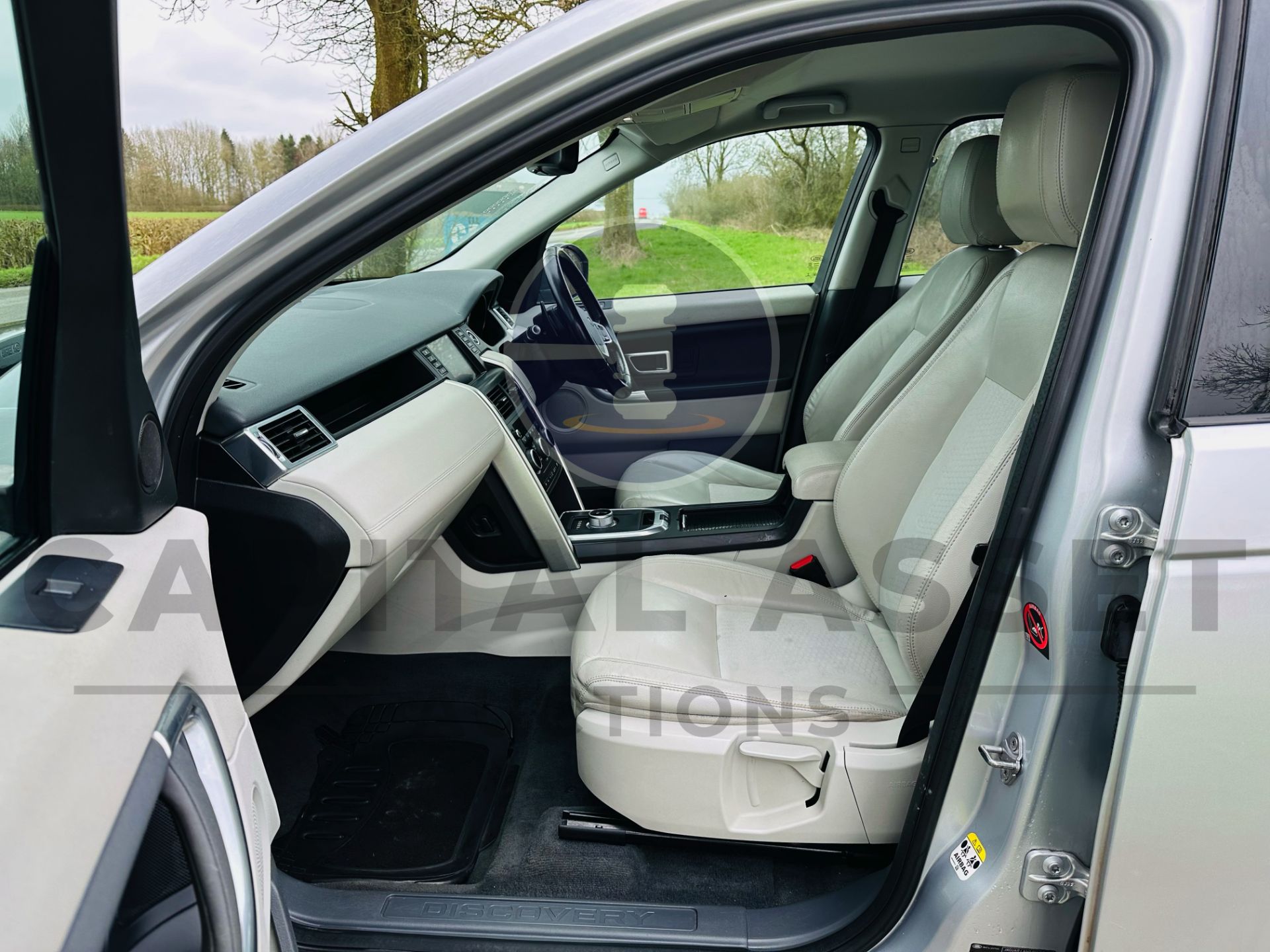 LAND ROVER DISCOVERY SPORT *SE TECH* 7 SEATER SUV (65 REG - EURO 6) 2.0 TD4 - AUTOMATIC - Image 21 of 38