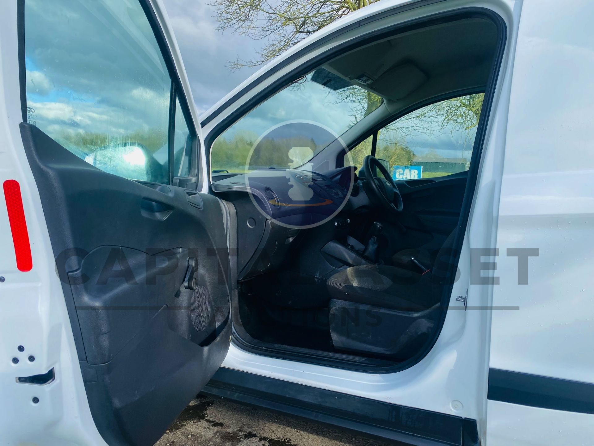 FORD TRANSIT COURIER 1.5TDCI - EURO 6 - 1 *OWNER FROM NEW* - 18 REG - LOW MILES - LOOK!!! - Image 16 of 18