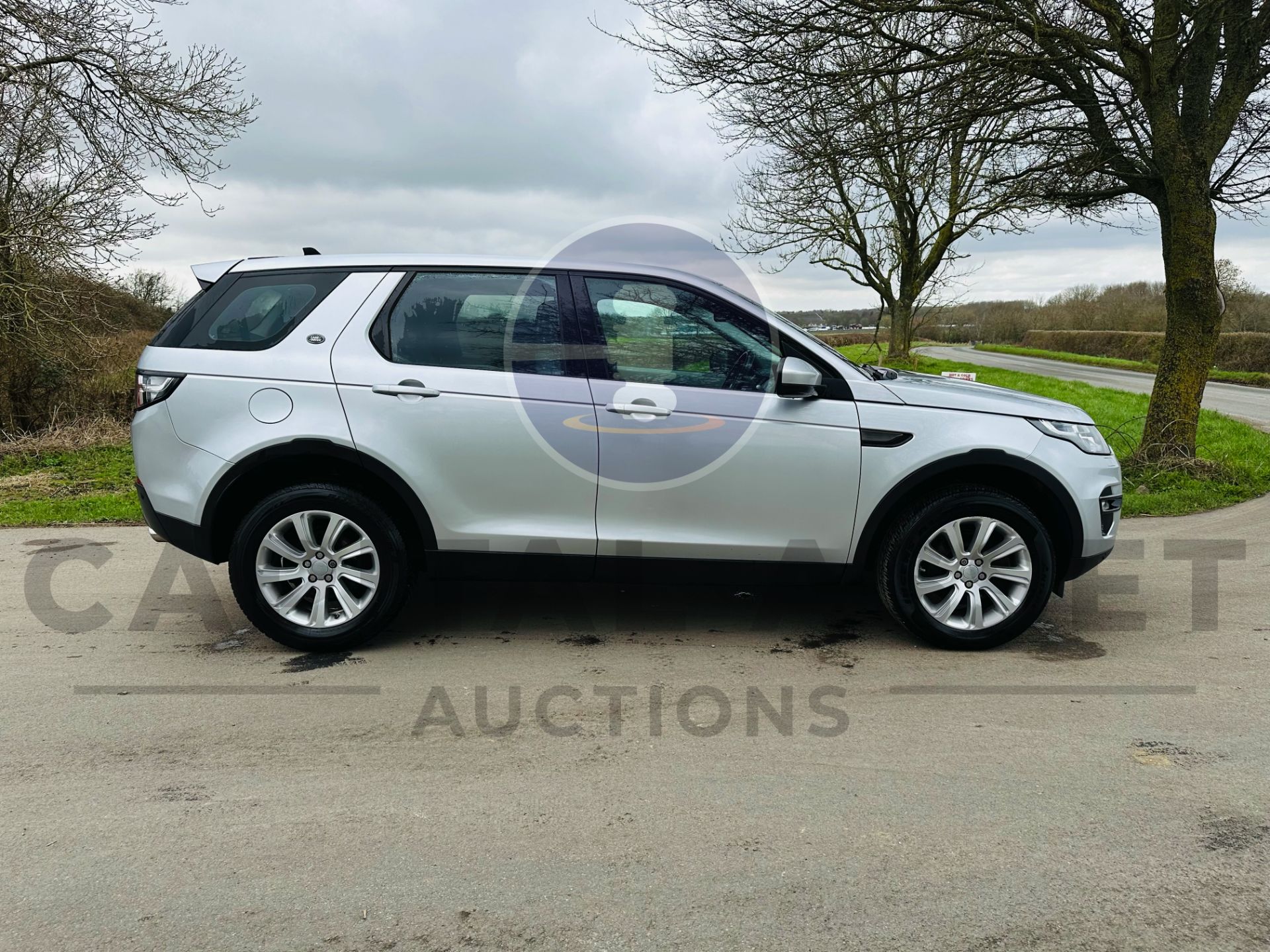LAND ROVER DISCOVERY SPORT *SE TECH* 7 SEATER SUV (65 REG - EURO 6) 2.0 TD4 - AUTOMATIC - Image 10 of 38