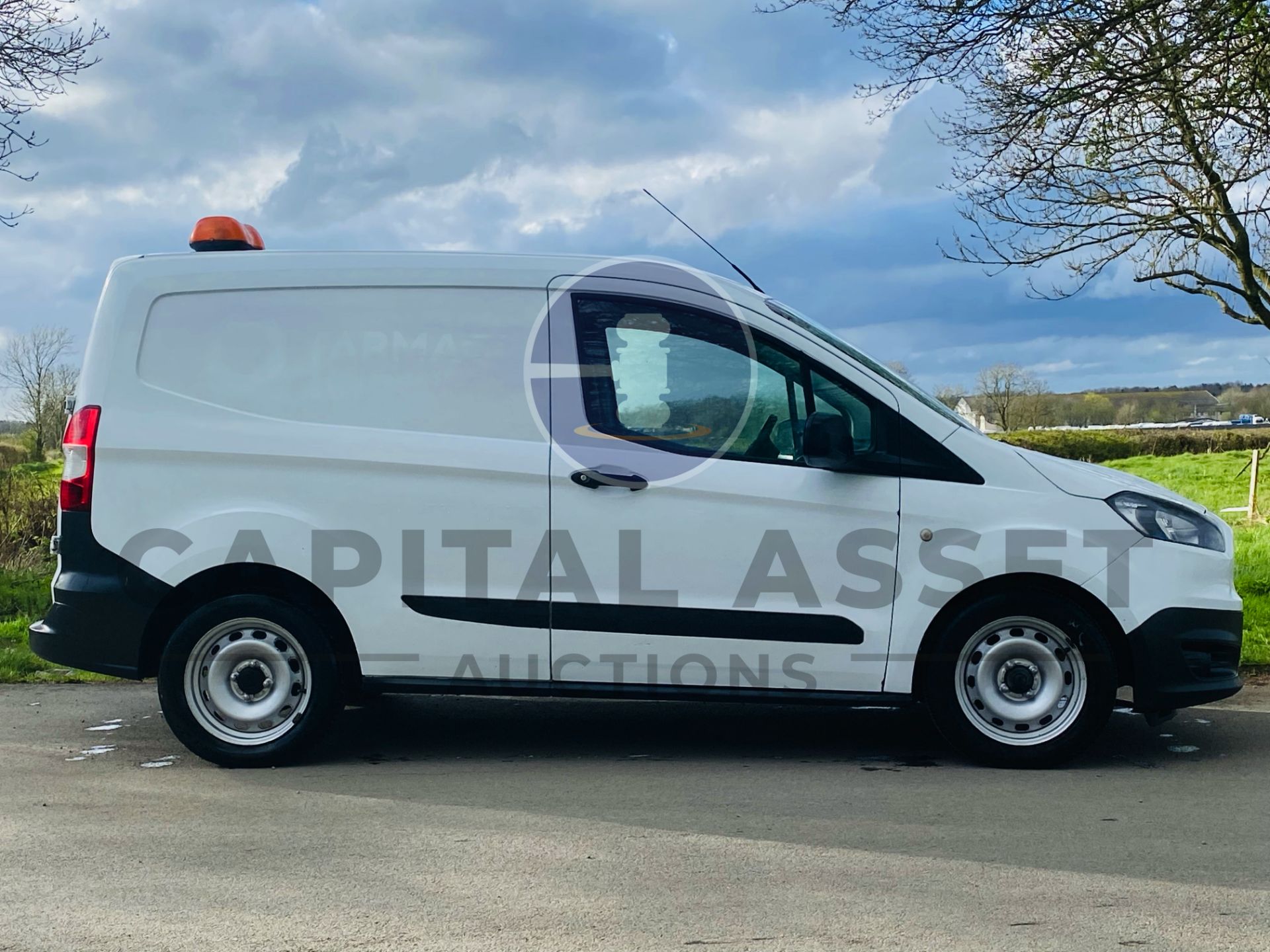 FORD TRANSIT COURIER 1.5TDCI - EURO 6 - 1 *OWNER FROM NEW* - 18 REG - LOW MILES - LOOK!!! - Image 10 of 18