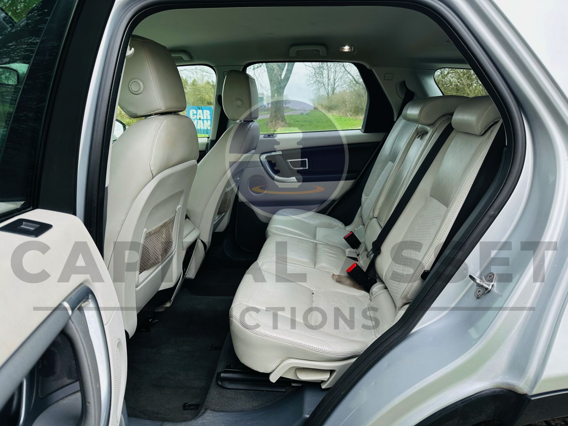 LAND ROVER DISCOVERY SPORT *SE TECH* 7 SEATER SUV (65 REG - EURO 6) 2.0 TD4 - AUTOMATIC - Image 15 of 38