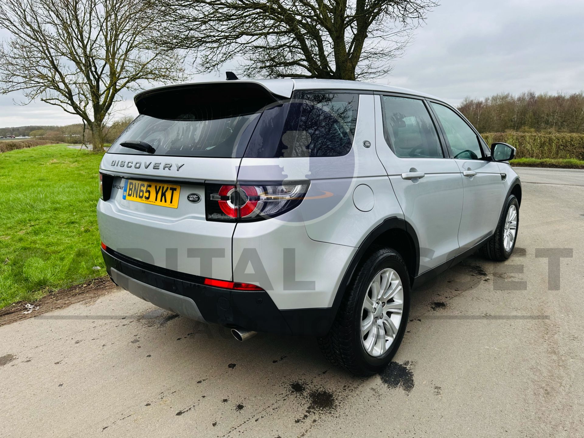 LAND ROVER DISCOVERY SPORT *SE TECH* 7 SEATER SUV (65 REG - EURO 6) 2.0 TD4 - AUTOMATIC - Image 9 of 38