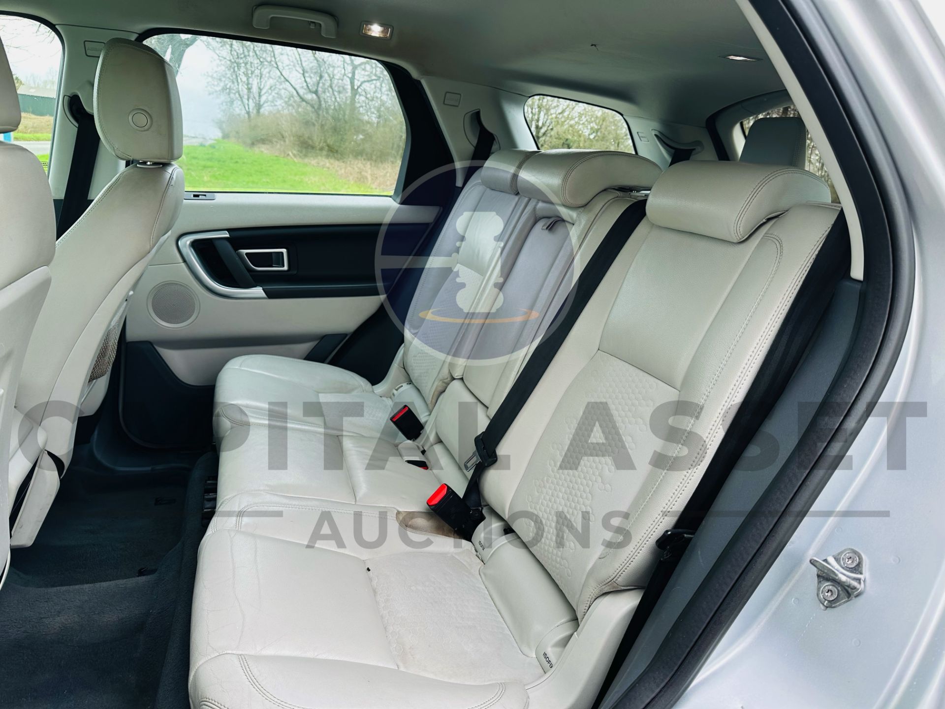 LAND ROVER DISCOVERY SPORT *SE TECH* 7 SEATER SUV (65 REG - EURO 6) 2.0 TD4 - AUTOMATIC - Image 16 of 38
