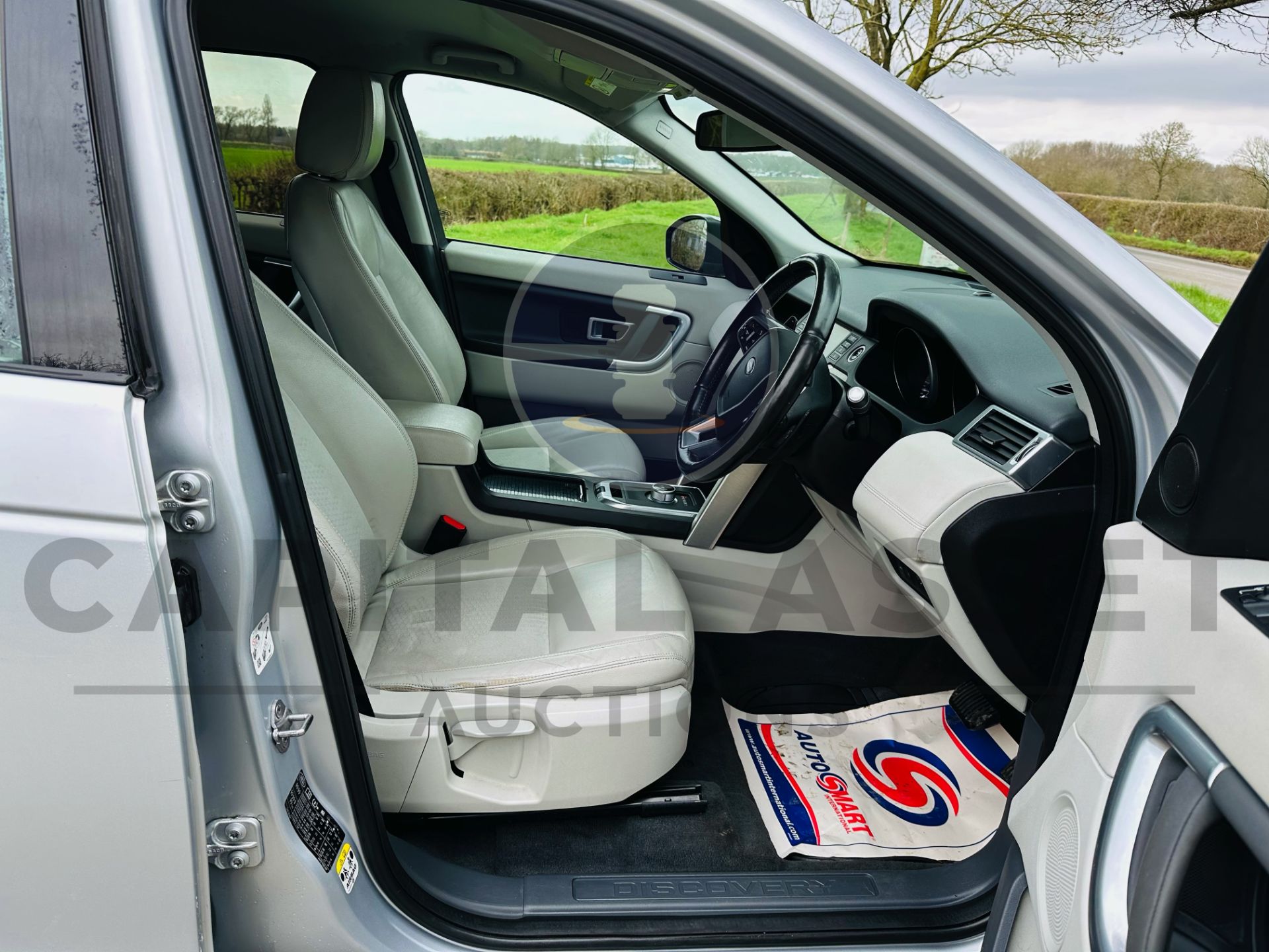 LAND ROVER DISCOVERY SPORT *SE TECH* 7 SEATER SUV (65 REG - EURO 6) 2.0 TD4 - AUTOMATIC - Image 25 of 38