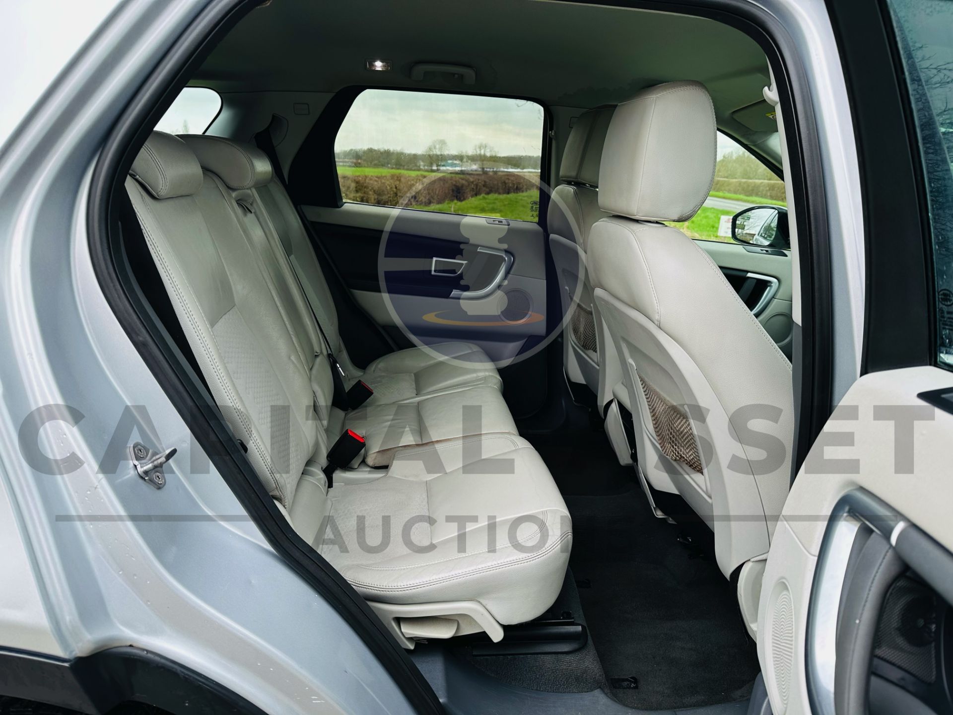 LAND ROVER DISCOVERY SPORT *SE TECH* 7 SEATER SUV (65 REG - EURO 6) 2.0 TD4 - AUTOMATIC - Image 11 of 38