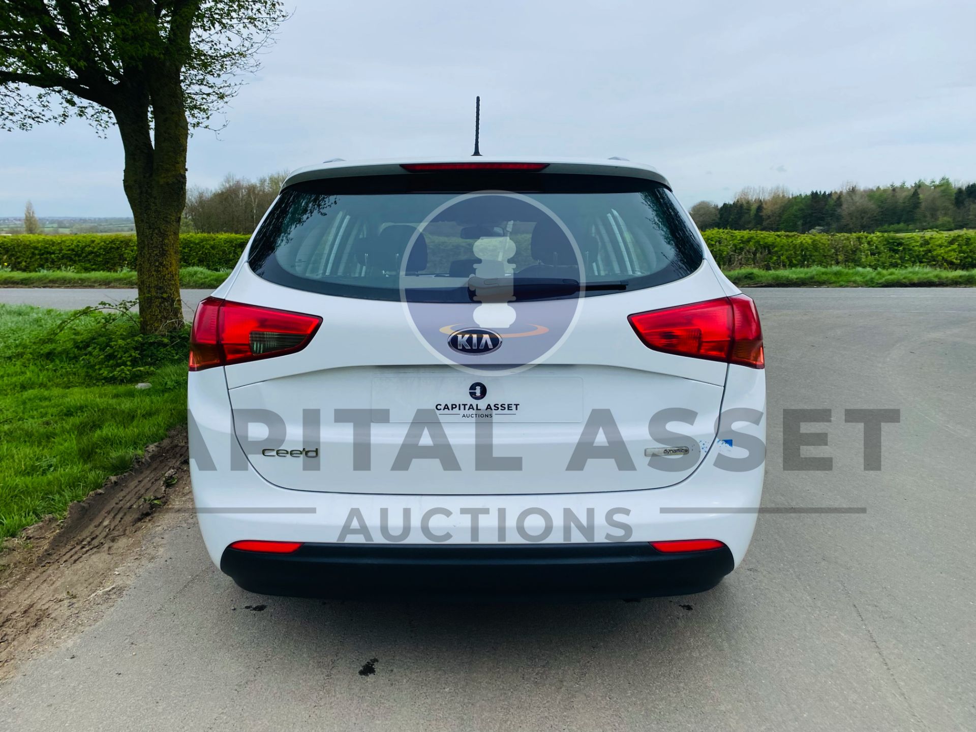 (ON SALE) KIA CEED 1.6 CRDI ISG 1 ESTATE- 18 REG - FULL SERVICE HISTORY - AIR CONDITIONING - Image 8 of 27
