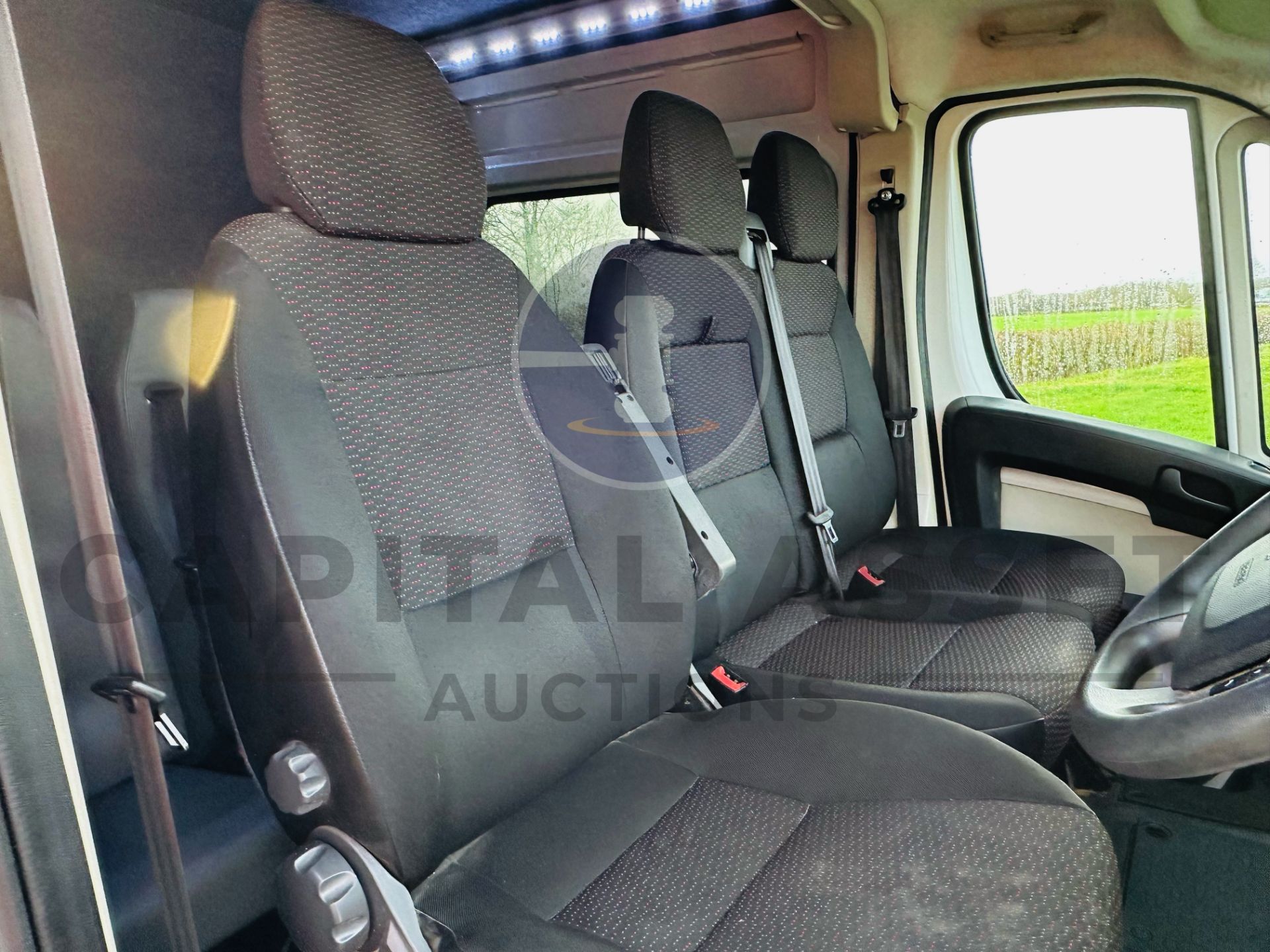 PEUGEOT BOXER *PROFESSIONAL* L4 XLWB 6 SEATER CREW VAN (2020 - EURO 6) 2.2 BLUE HDI - 6 SPEED *A/C* - Image 18 of 28