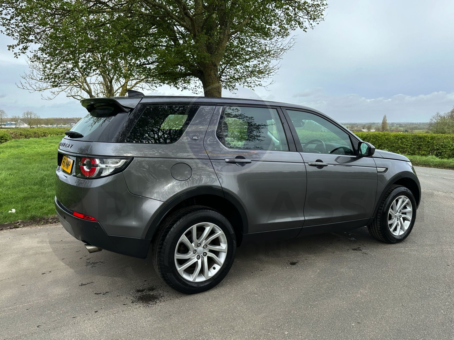 (On Sale) LAND ROVER DISCOVERY SPORT *SE TECH* 5 DOOR SUV (2018 - EURO 6) 2.0 TD4 - AUTO *HUGE SPEC* - Image 13 of 51