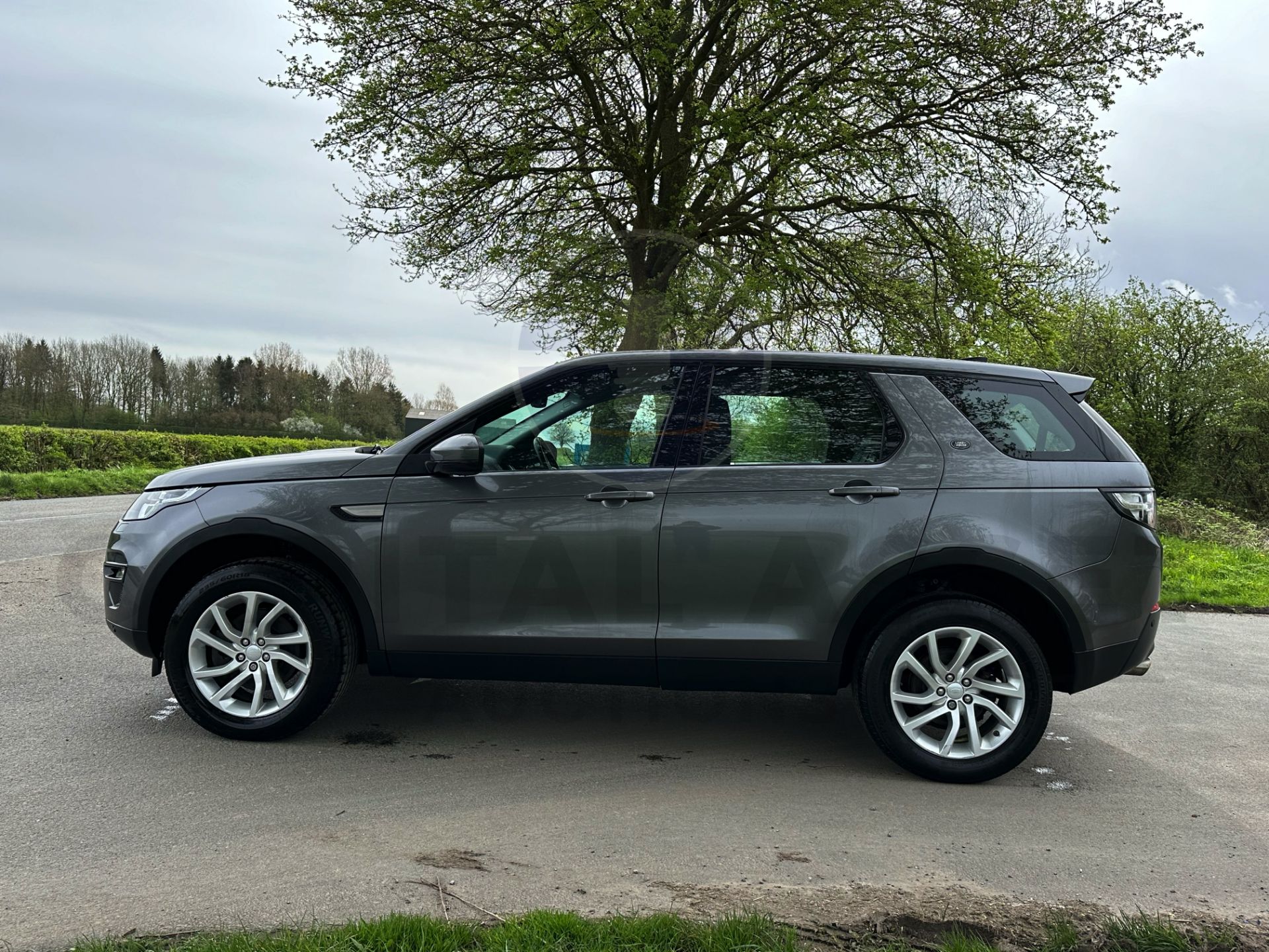 (On Sale) LAND ROVER DISCOVERY SPORT *SE TECH* 5 DOOR SUV (2018 - EURO 6) 2.0 TD4 - AUTO *HUGE SPEC* - Image 8 of 51