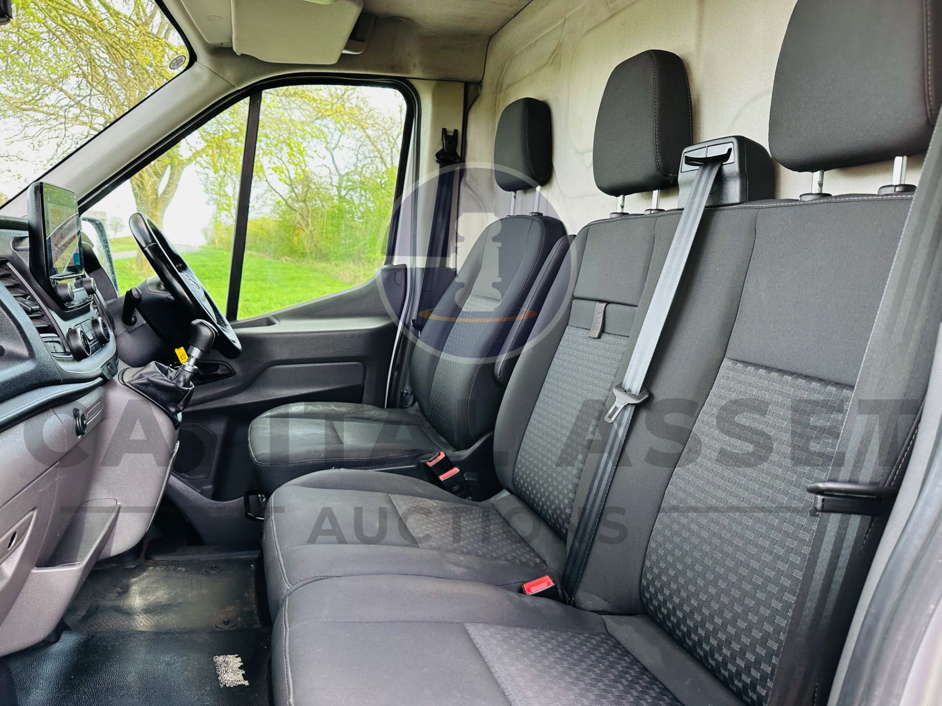FORD TRANSIT 2.0TDCI (130) *TREND* LWB HIGH ROOF WITH ELECTRIC REAR TAIL LIFT - 20 REG - AIR CON - - Image 18 of 32