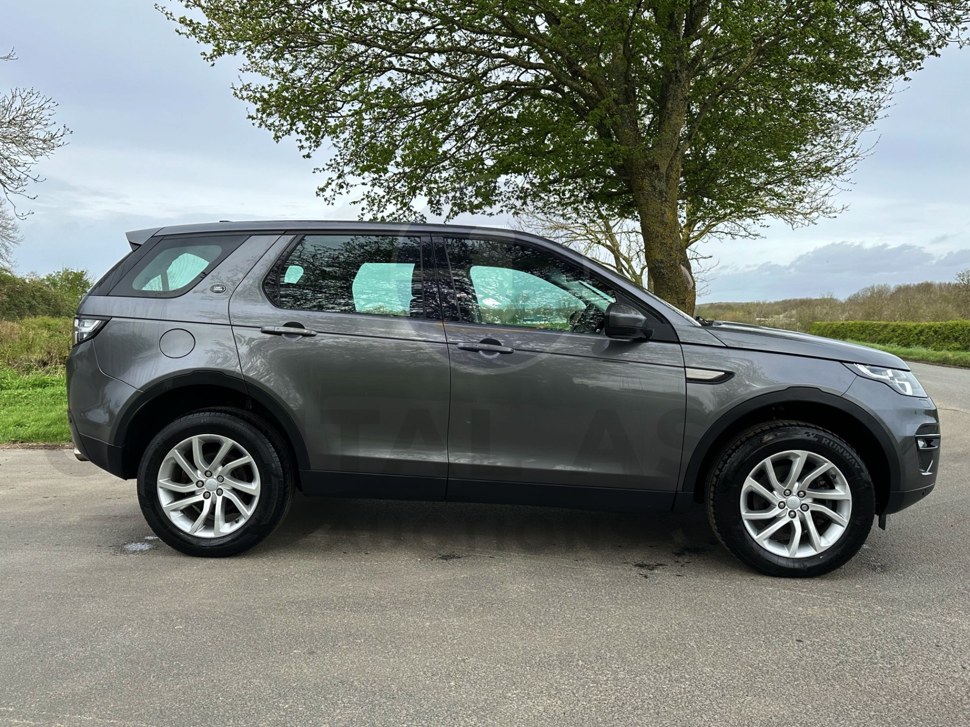 (On Sale) LAND ROVER DISCOVERY SPORT *SE TECH* 5 DOOR SUV (2018 - EURO 6) 2.0 TD4 - AUTO *HUGE SPEC* - Image 14 of 51