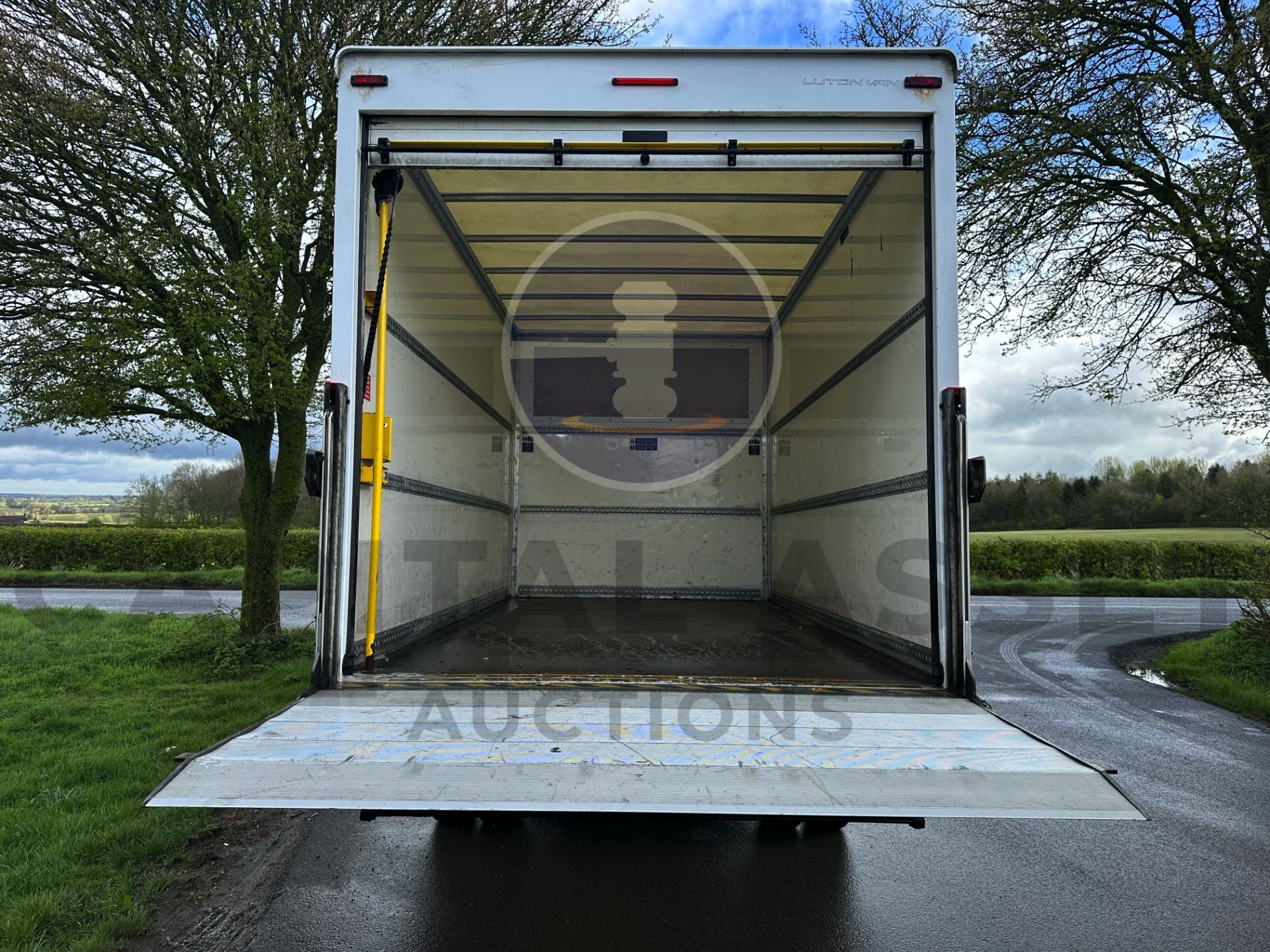 FORD TRANSIT 130 T350L RWD *LWB - LUTON / BOX VAN* (2021) 2.0 TDCI 'ECOBLUE' *EURO 6* (3500 KG) - Image 24 of 41