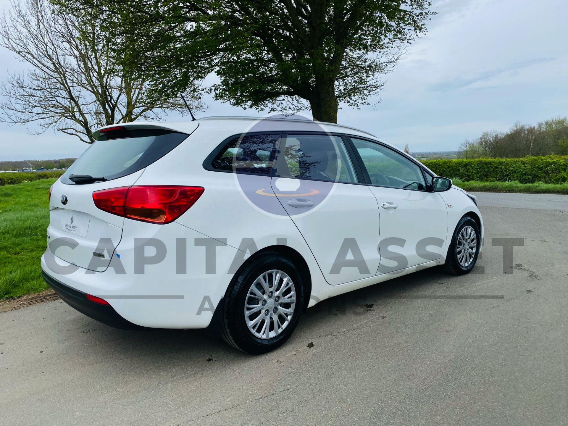 (ON SALE) KIA CEED 1.6 CRDI ISG 1 ESTATE- 18 REG - FULL SERVICE HISTORY - AIR CONDITIONING - Image 9 of 27
