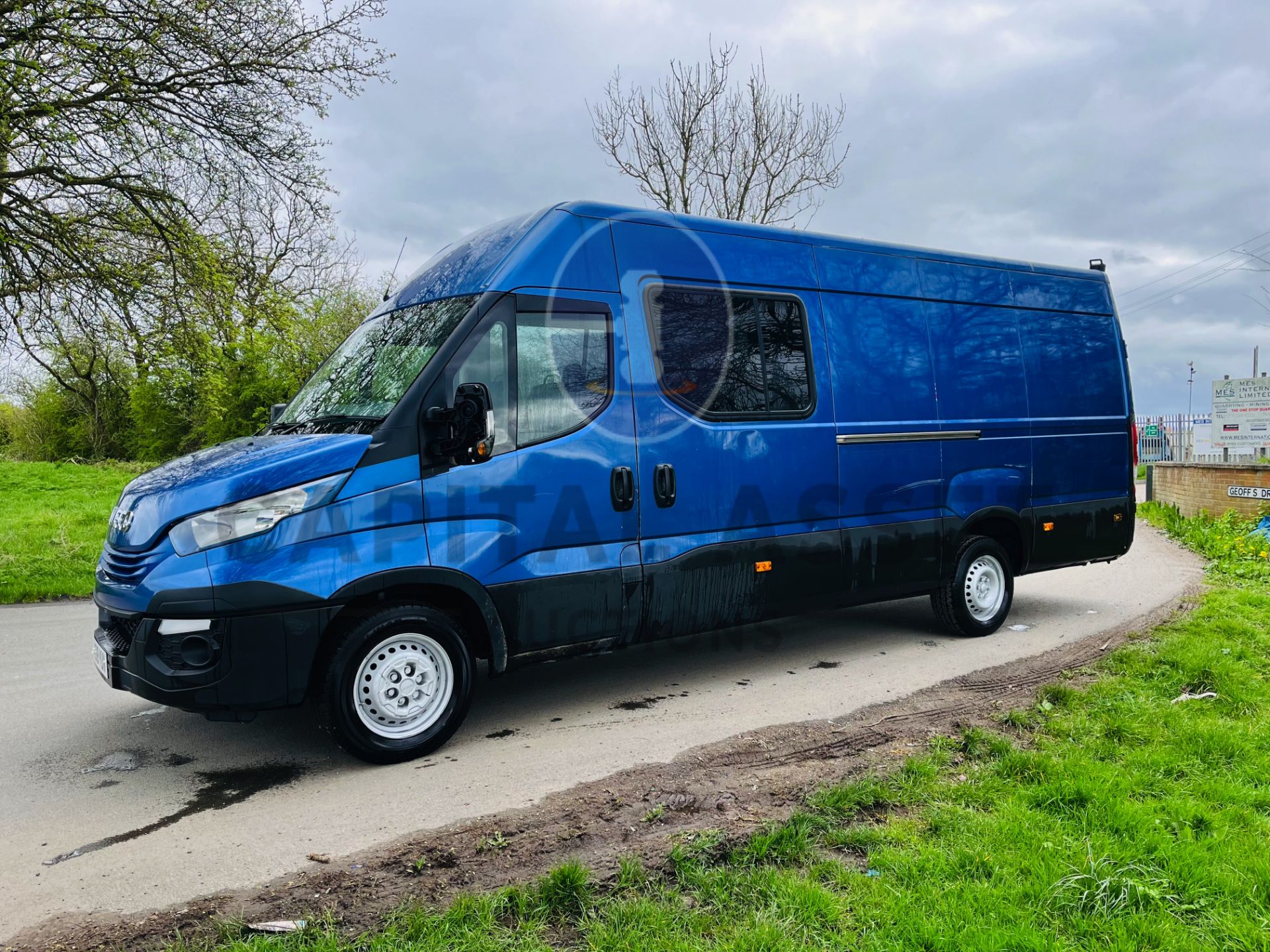 (ON SALE) IVECO DAILY 2.3TD 35-160 HI-MATIC XLWB *6 SEATER VERSION* 18 REG - AIR CON - CRUISE - - Image 6 of 20