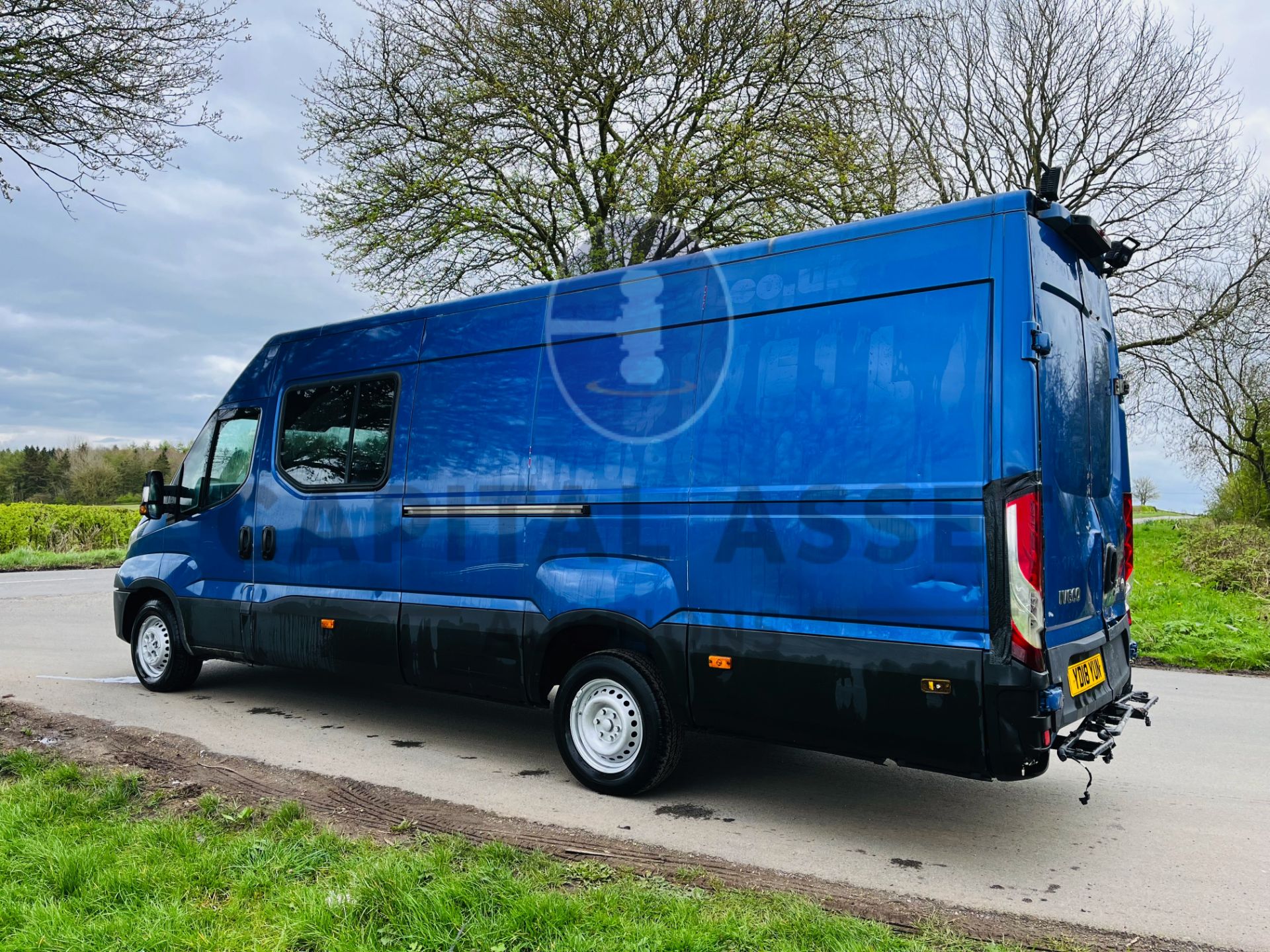 (ON SALE) IVECO DAILY 2.3TD 35-160 HI-MATIC XLWB *6 SEATER VERSION* 18 REG - AIR CON - CRUISE - - Image 9 of 20